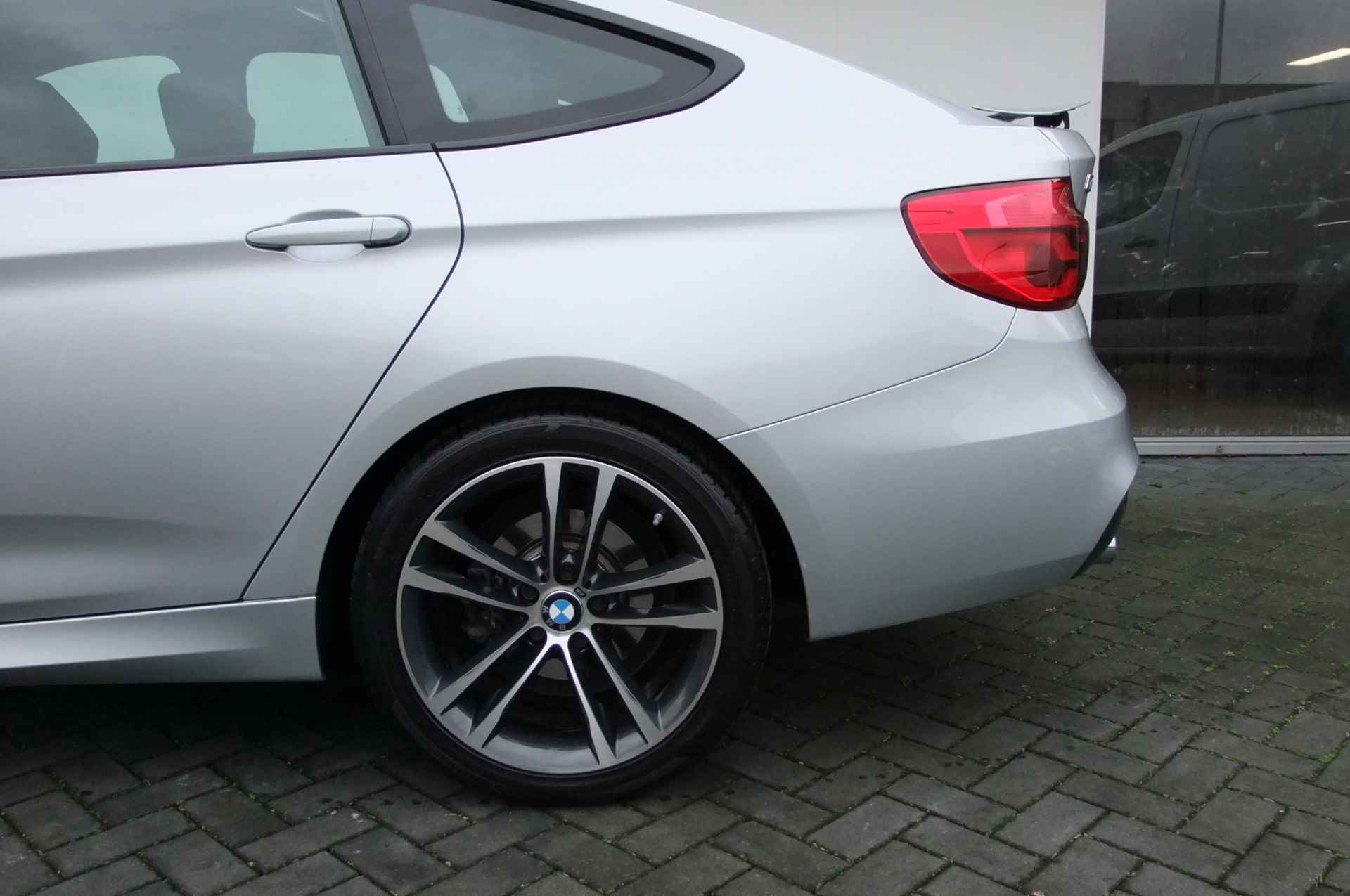 BMW 3-serie Gran Turismo 320i High Executive / M Pakket/ Panorama/ 19 inch/ Stoelverwarming/ NL auto - 13/44