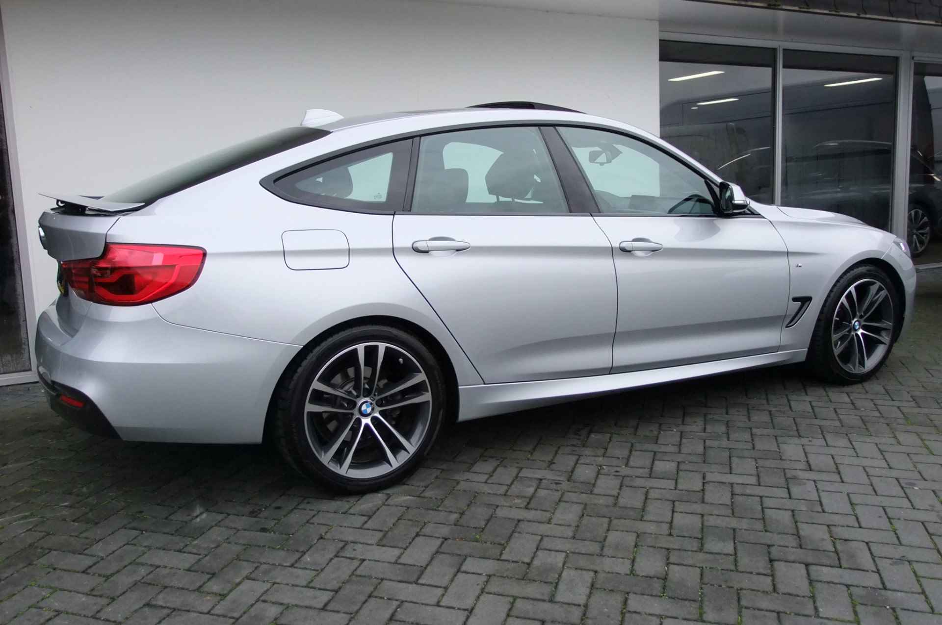 BMW 3-serie Gran Turismo 320i High Executive / M Pakket/ Panorama/ 19 inch/ Stoelverwarming/ NL auto - 16/44