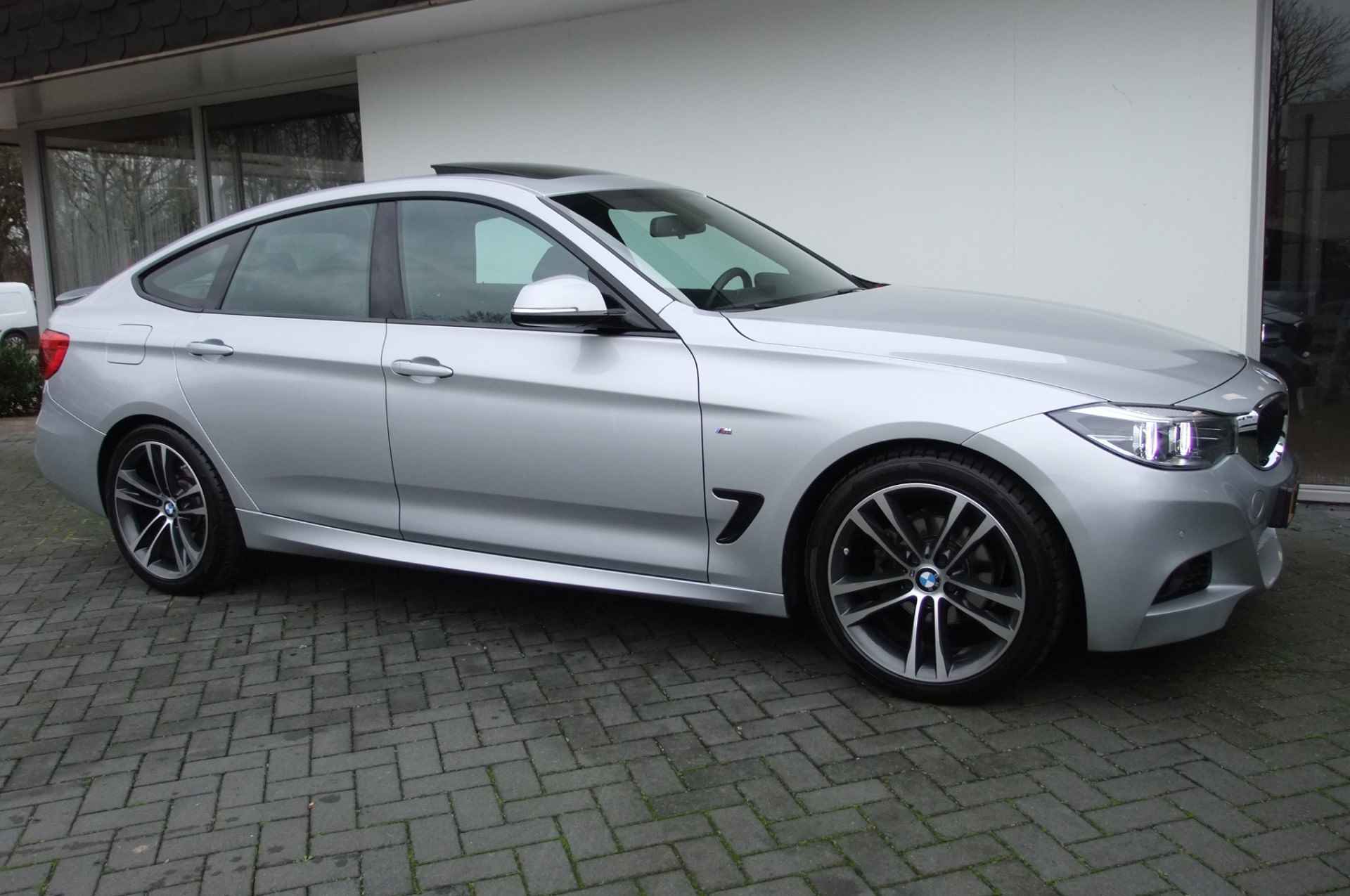 BMW 3-serie Gran Turismo 320i High Executive / M Pakket/ Panorama/ 19 inch/ Stoelverwarming/ NL auto - 17/44