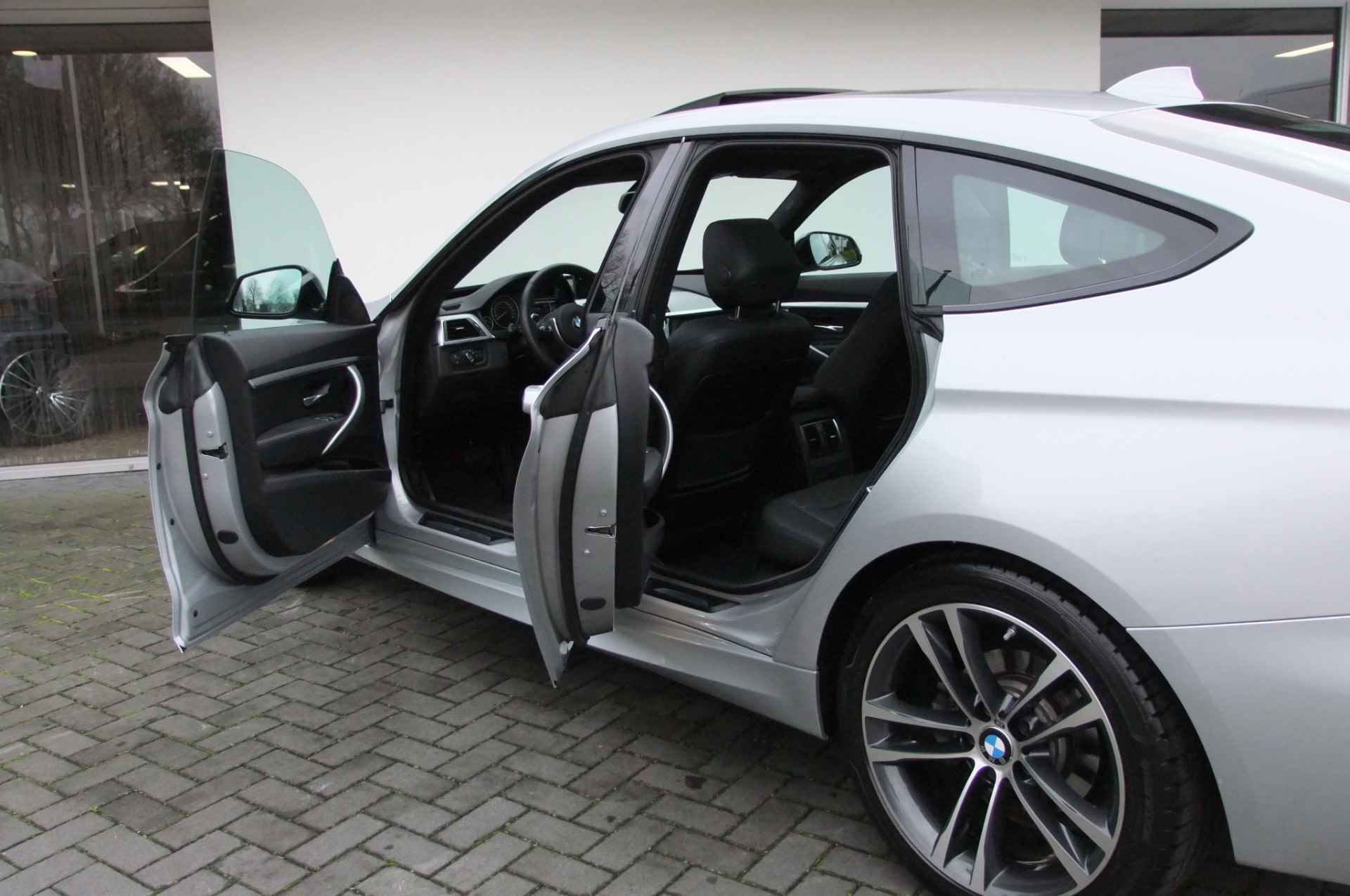 BMW 3-serie Gran Turismo 320i High Executive / M Pakket/ Panorama/ 19 inch/ Stoelverwarming/ NL auto - 26/44