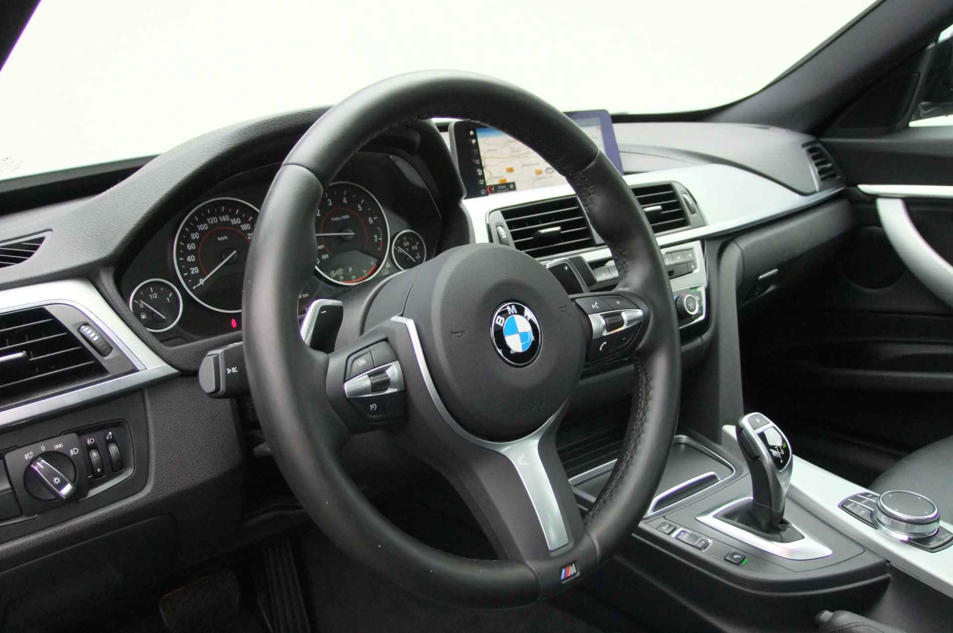 BMW 3-serie Gran Turismo 320i High Executive / M Pakket/ Panorama/ 19 inch/ Stoelverwarming/ NL auto - 39/44