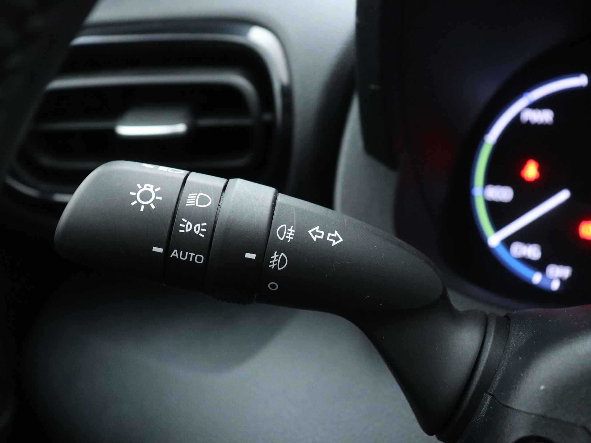 Toyota Yaris Cross 1.5 Hybrid Dynamic | Navigatie | Camera | LED | - 24/43