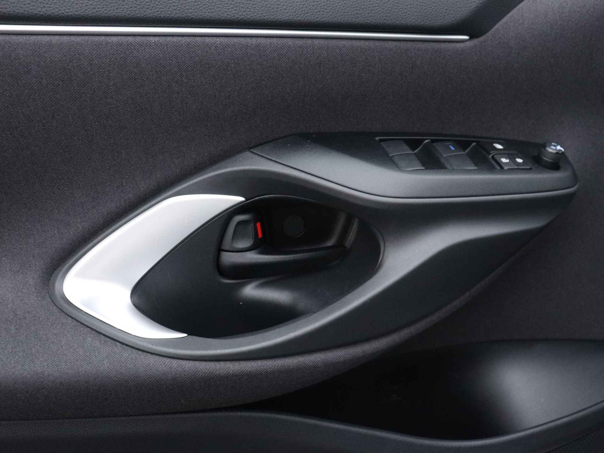 Toyota Yaris Cross 1.5 Hybrid Dynamic | Navigatie | Camera | LED | - 33/43
