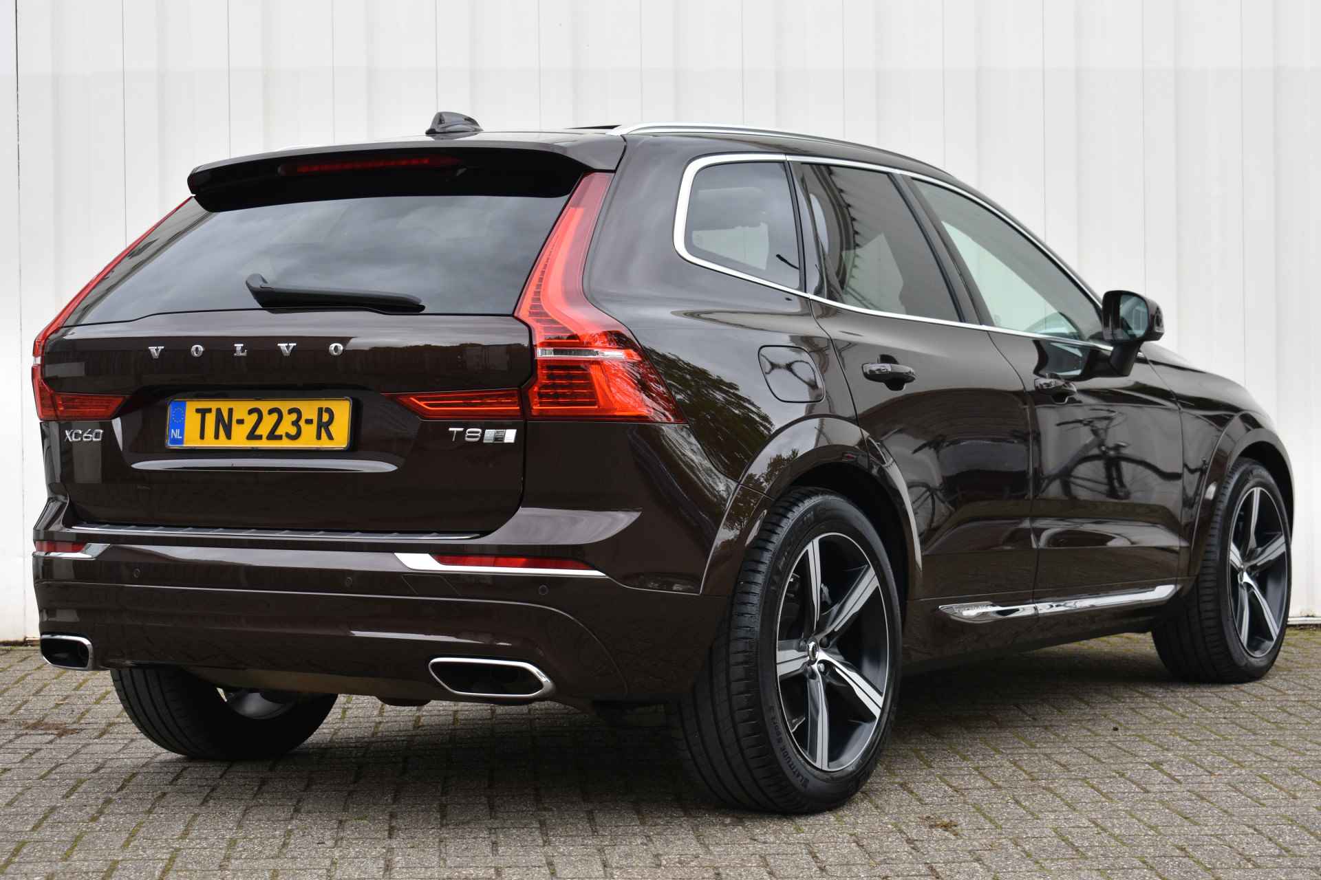 Volvo XC60 T8 Twin Engine AWD 390PK Inscription | Luchtvering | Panodak | El. Trekhaak | 20" - 9/44