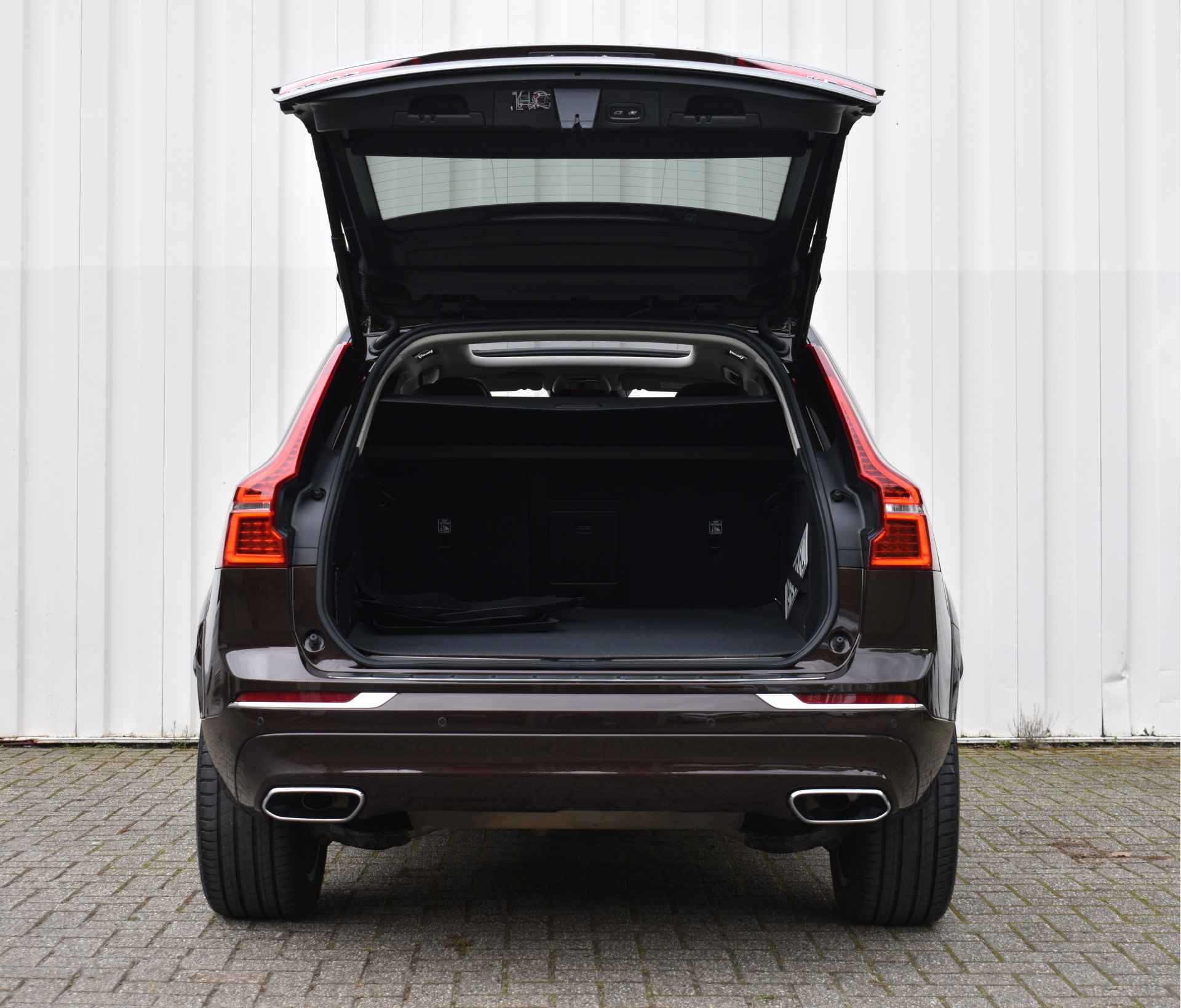 Volvo XC60 T8 Twin Engine AWD 390PK Inscription | Luchtvering | Panodak | El. Trekhaak | 20" - 13/44