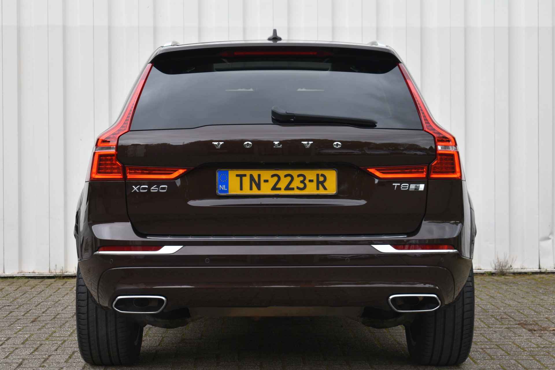 Volvo XC60 T8 Twin Engine AWD 390PK Inscription | Luchtvering | Panodak | El. Trekhaak | 20" - 37/44