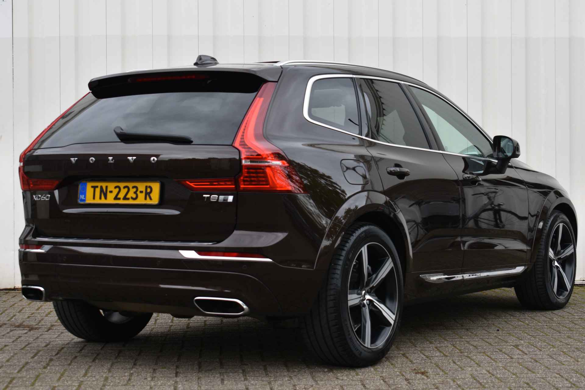 Volvo XC60 T8 Twin Engine AWD 390PK Inscription | Luchtvering | Panodak | El. Trekhaak | 20" - 38/44