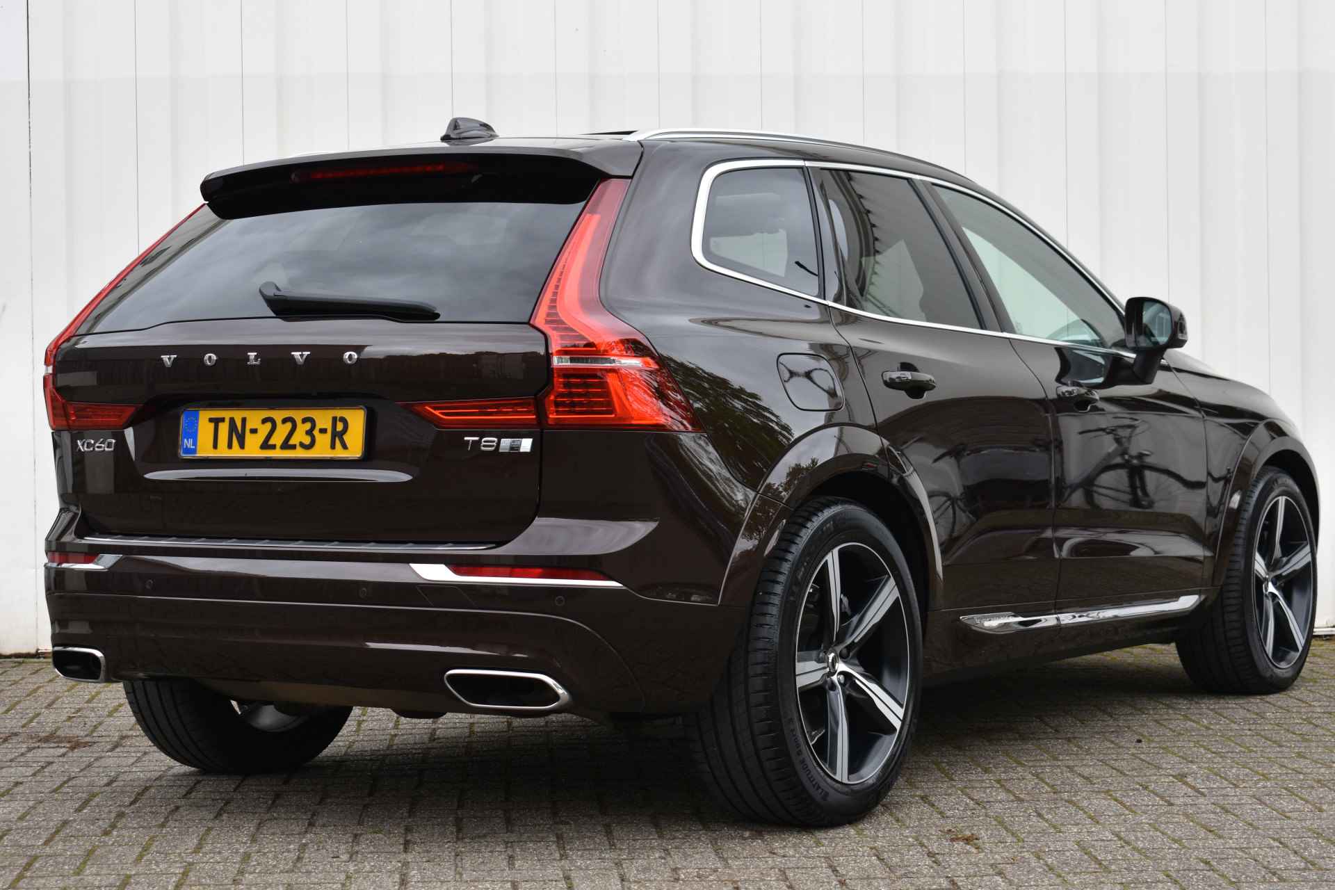 Volvo XC60 T8 Twin Engine AWD 390PK Inscription | Luchtvering | Panodak | El. Trekhaak | 20" - 44/44