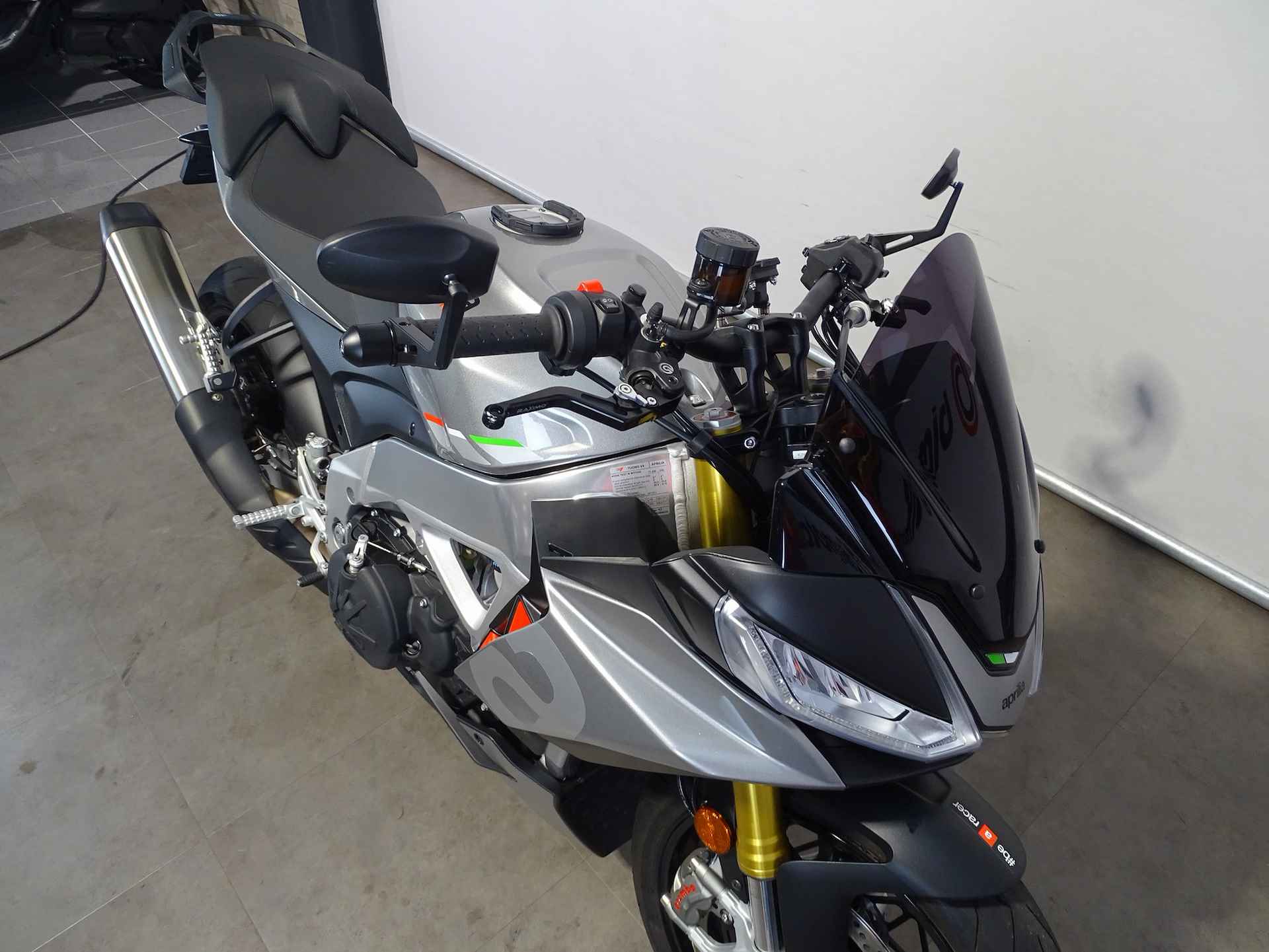 Aprilia TUONO V4 1100 - 2/12