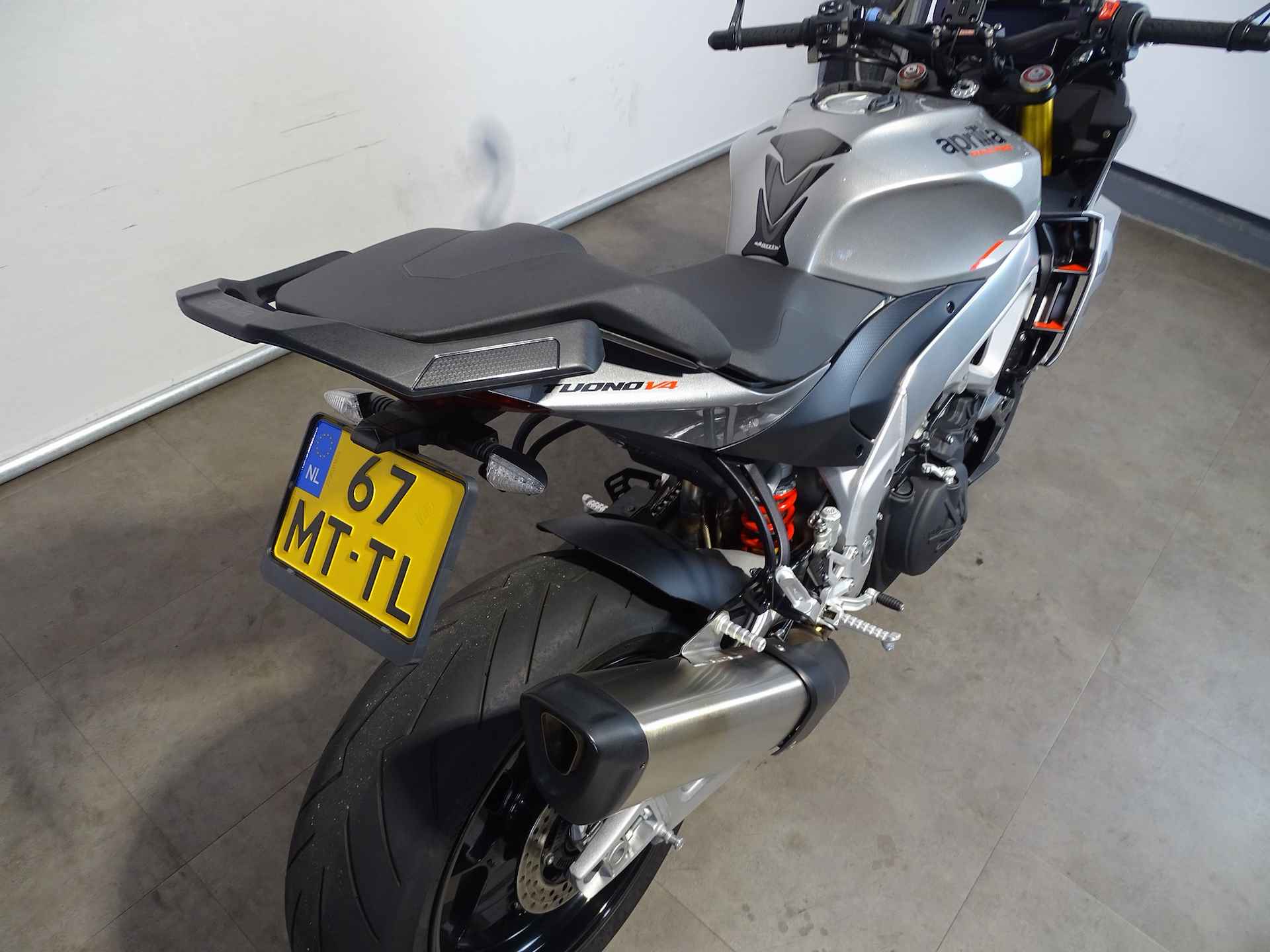 Aprilia TUONO V4 1100 - 3/12