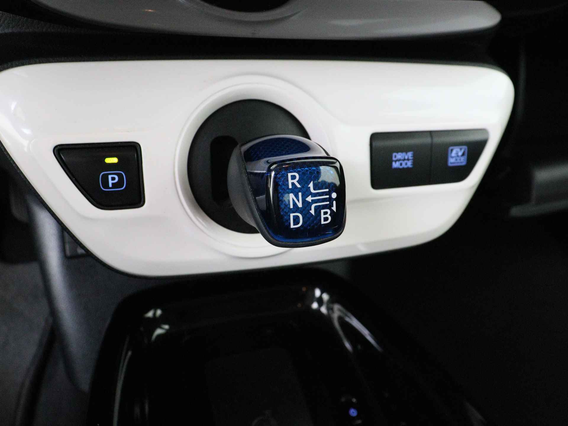 Toyota Prius 1.8 Executive Limited | JBL | Navigatie I Climate Control | Cruise Control | Camera | Lederen bekleding | Dealer onderhouden | Keyless Entry/Start | Stoelverwarming voor | - 11/43