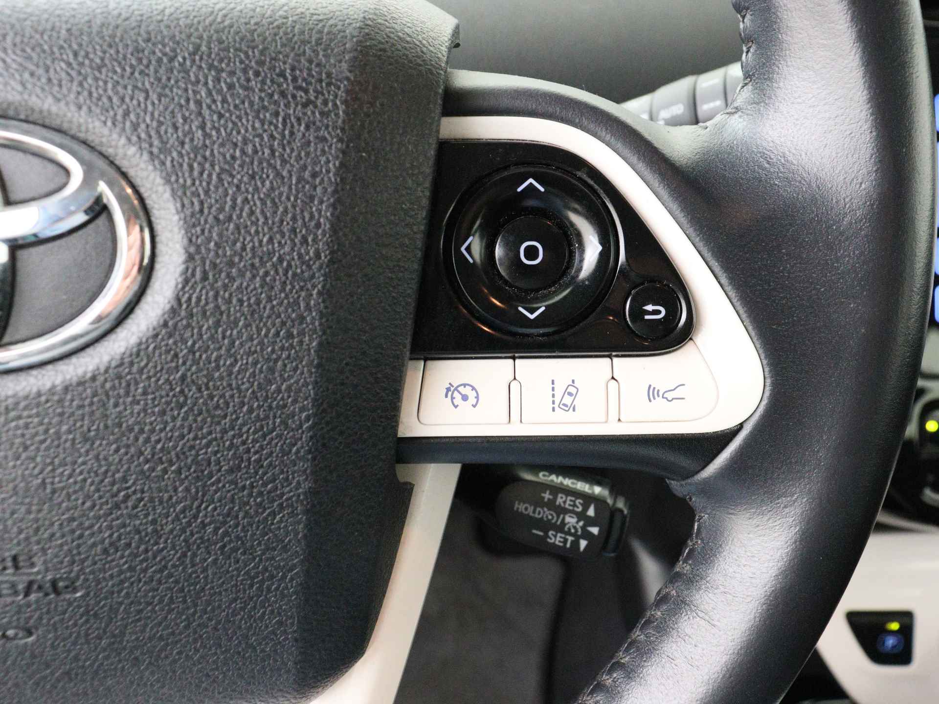 Toyota Prius 1.8 Executive Limited | JBL | Navigatie I Climate Control | Cruise Control | Camera | Lederen bekleding | Dealer onderhouden | Keyless Entry/Start | Stoelverwarming voor | - 19/43