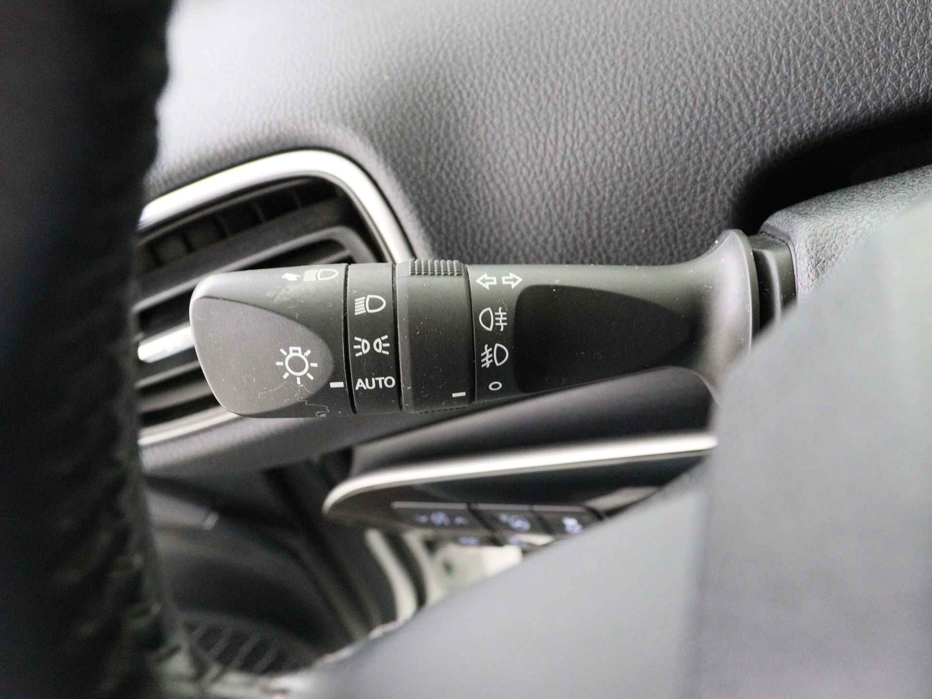 Toyota Prius 1.8 Executive Limited | JBL | Navigatie I Climate Control | Cruise Control | Camera | Lederen bekleding | Dealer onderhouden | Keyless Entry/Start | Stoelverwarming voor | - 20/43