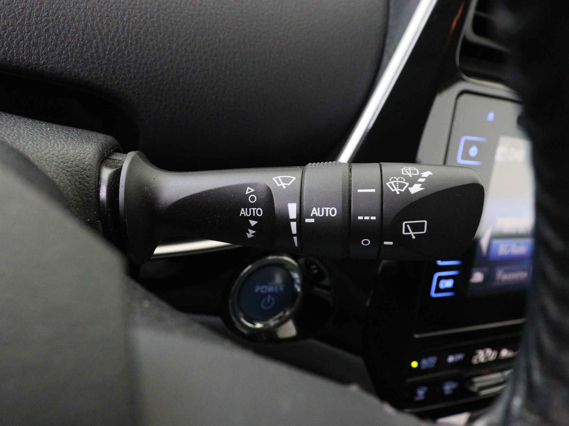 Toyota Prius 1.8 Executive Limited | JBL | Navigatie I Climate Control | Cruise Control | Camera | Lederen bekleding | Dealer onderhouden | Keyless Entry/Start | Stoelverwarming voor | - 21/43