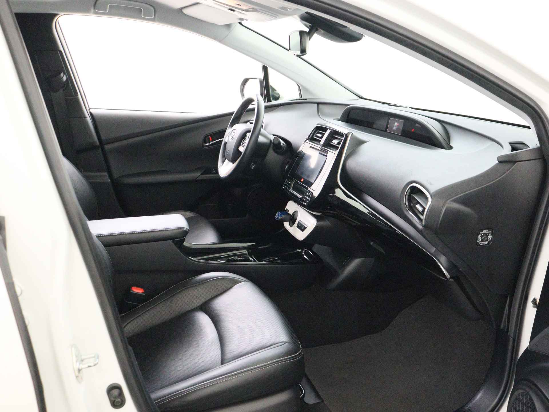Toyota Prius 1.8 Executive Limited | JBL | Navigatie I Climate Control | Cruise Control | Camera | Lederen bekleding | Dealer onderhouden | Keyless Entry/Start | Stoelverwarming voor | - 26/43