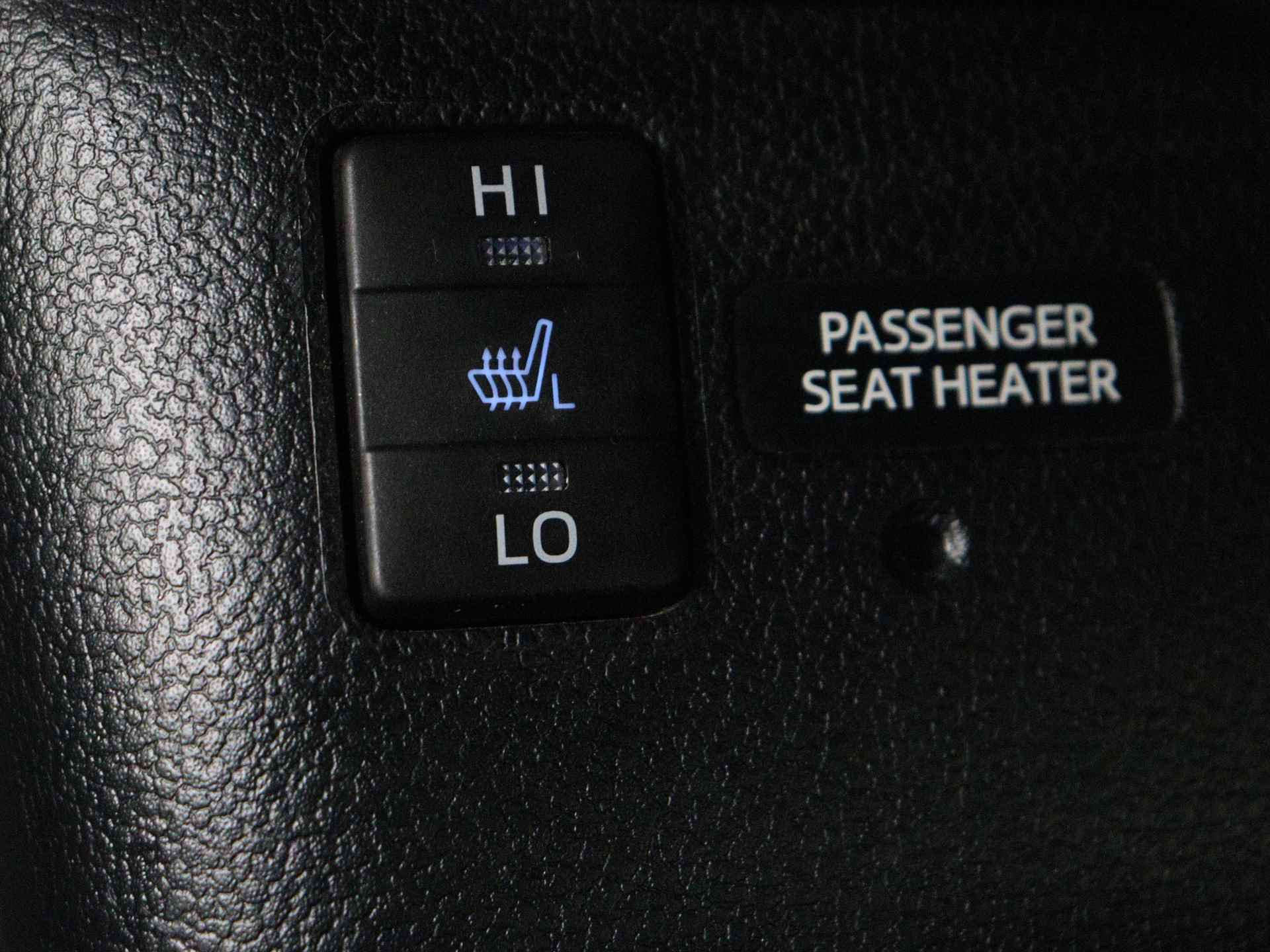 Toyota Prius 1.8 Executive Limited | JBL | Navigatie I Climate Control | Cruise Control | Camera | Lederen bekleding | Dealer onderhouden | Keyless Entry/Start | Stoelverwarming voor | - 29/43