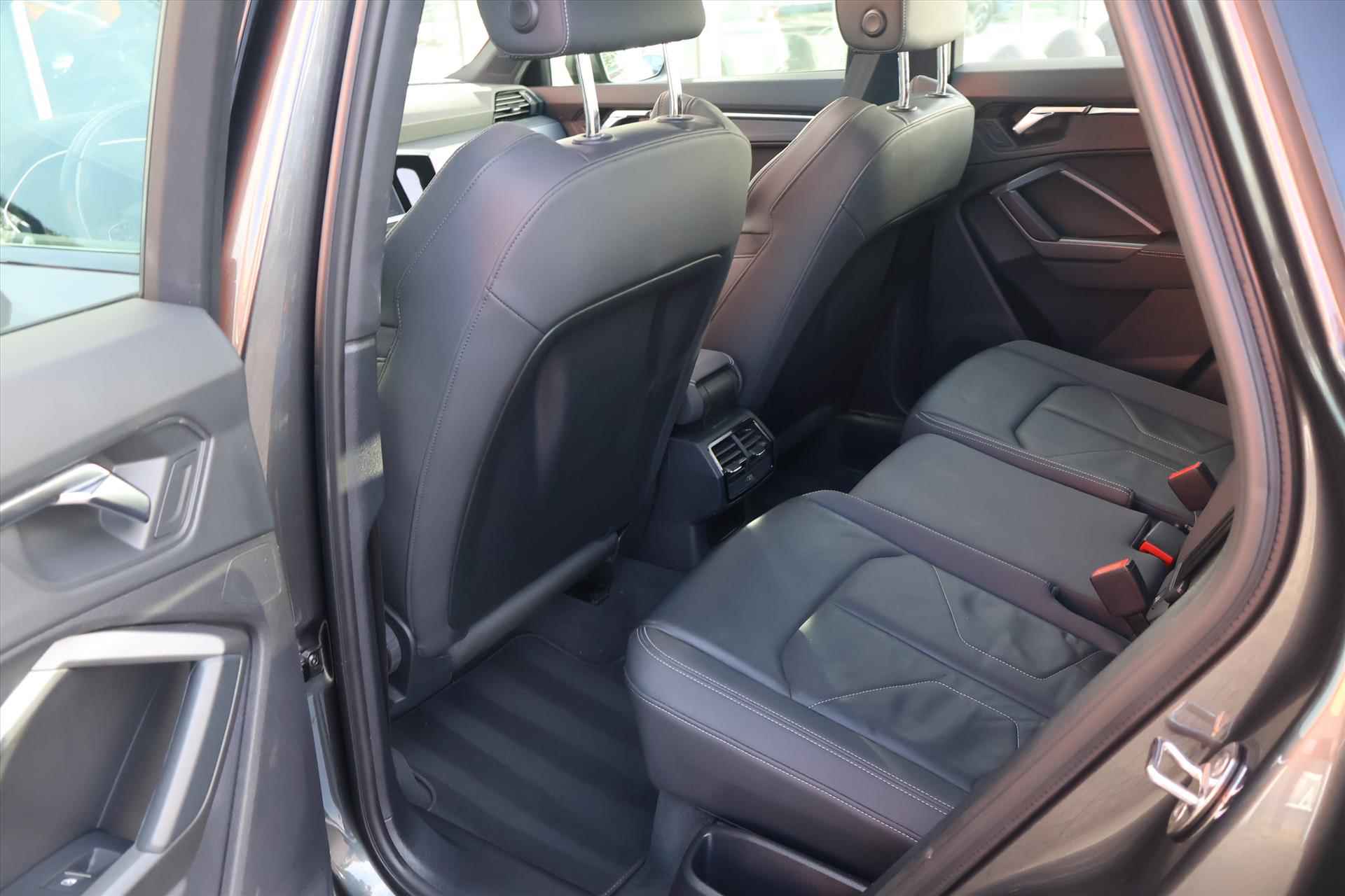 Audi Q3 35 TFSI S-Line 150pk | Pano | Bang & Olufsen | Leder Interieur | 1e Eigenaar - 21/49