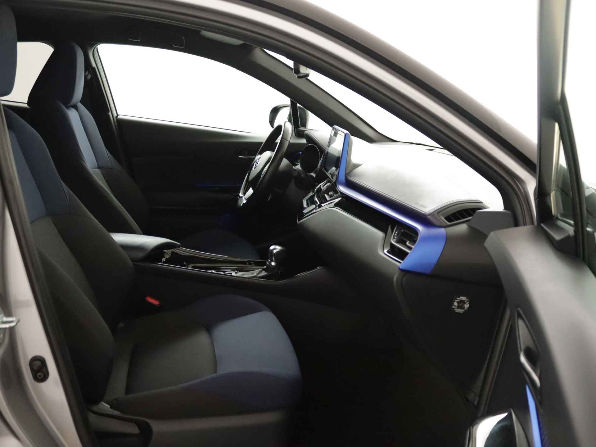 Toyota C-HR 1.8 Hybrid Bi-Tone | Navigatie | Camera | Cruise Control Adaptief | LM velgen | Voorstoelen verwarmd | Rotterdam Noord Martin Van Orsouw - 31/41