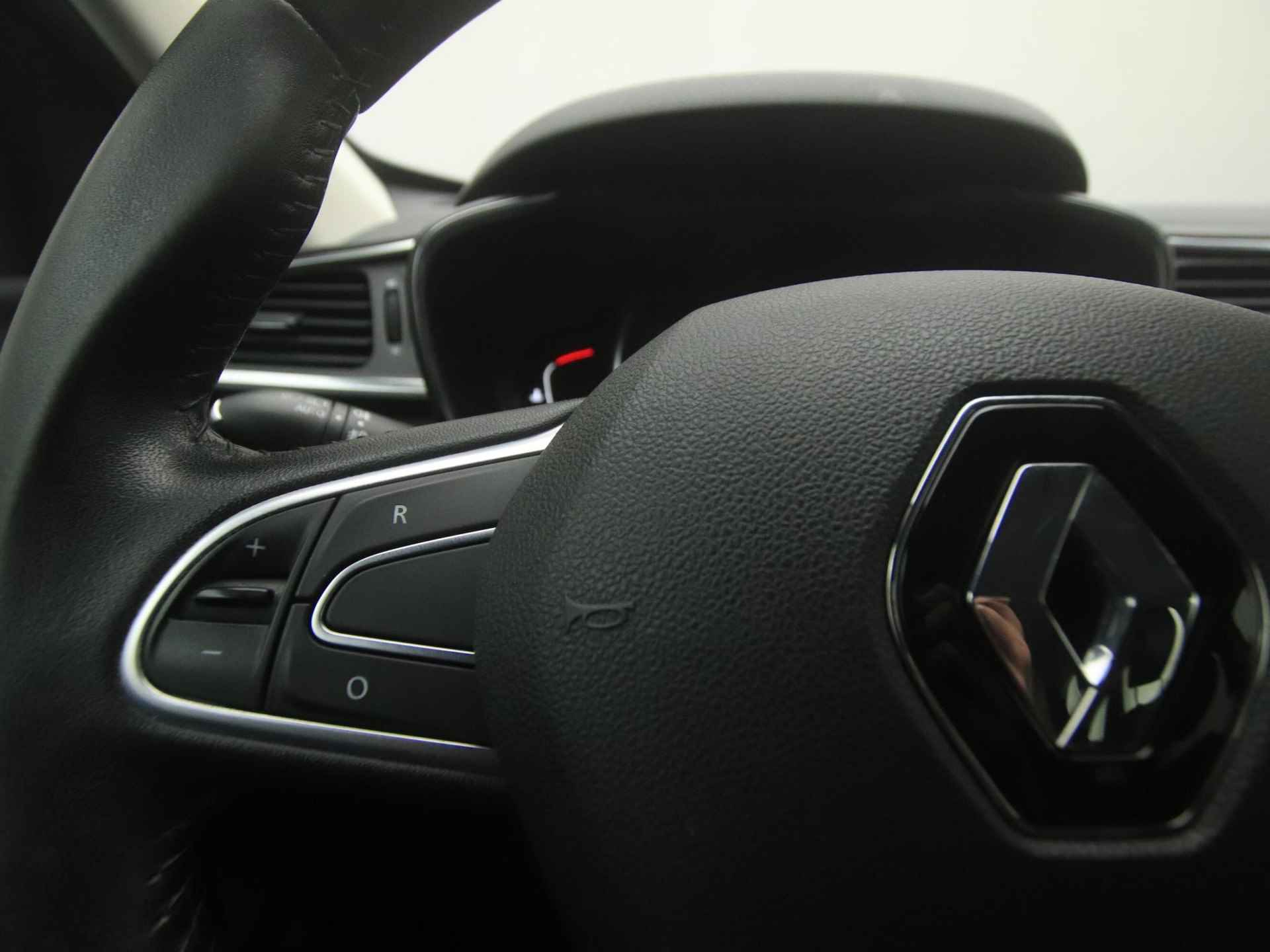 Renault Kadjar 1.2 TCe Intens | volledig onderhouden | Keyless Entry | Navigatie | Climate Control | Trekhaak | all-weather banden - 22/40