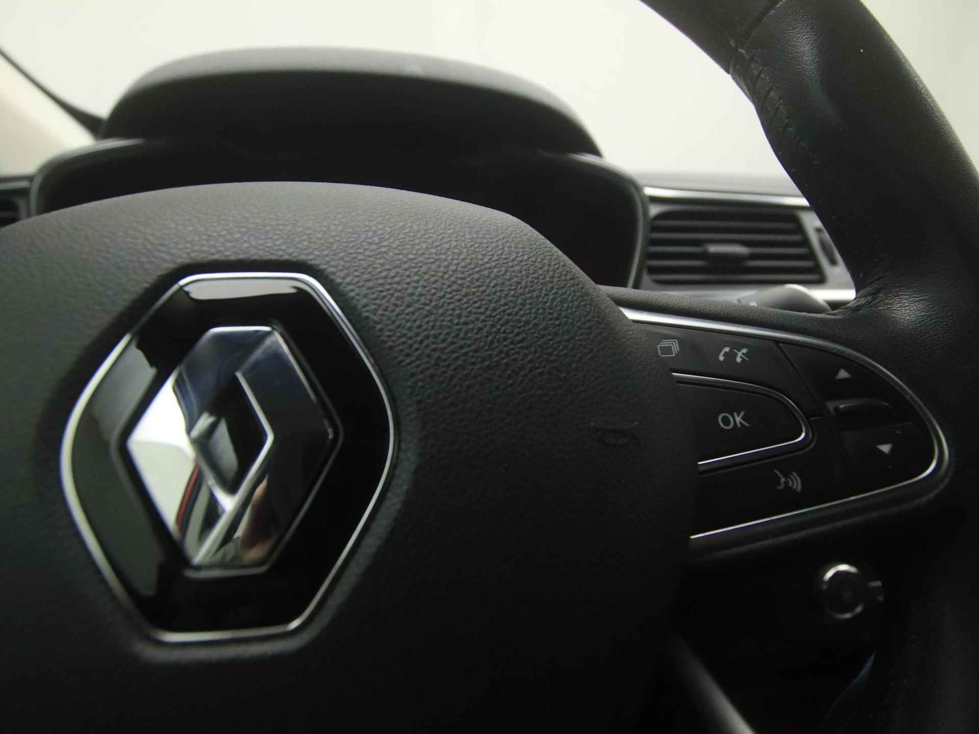 Renault Kadjar 1.2 TCe Intens | volledig onderhouden | Keyless Entry | Navigatie | Climate Control | Trekhaak | all-weather banden - 23/40