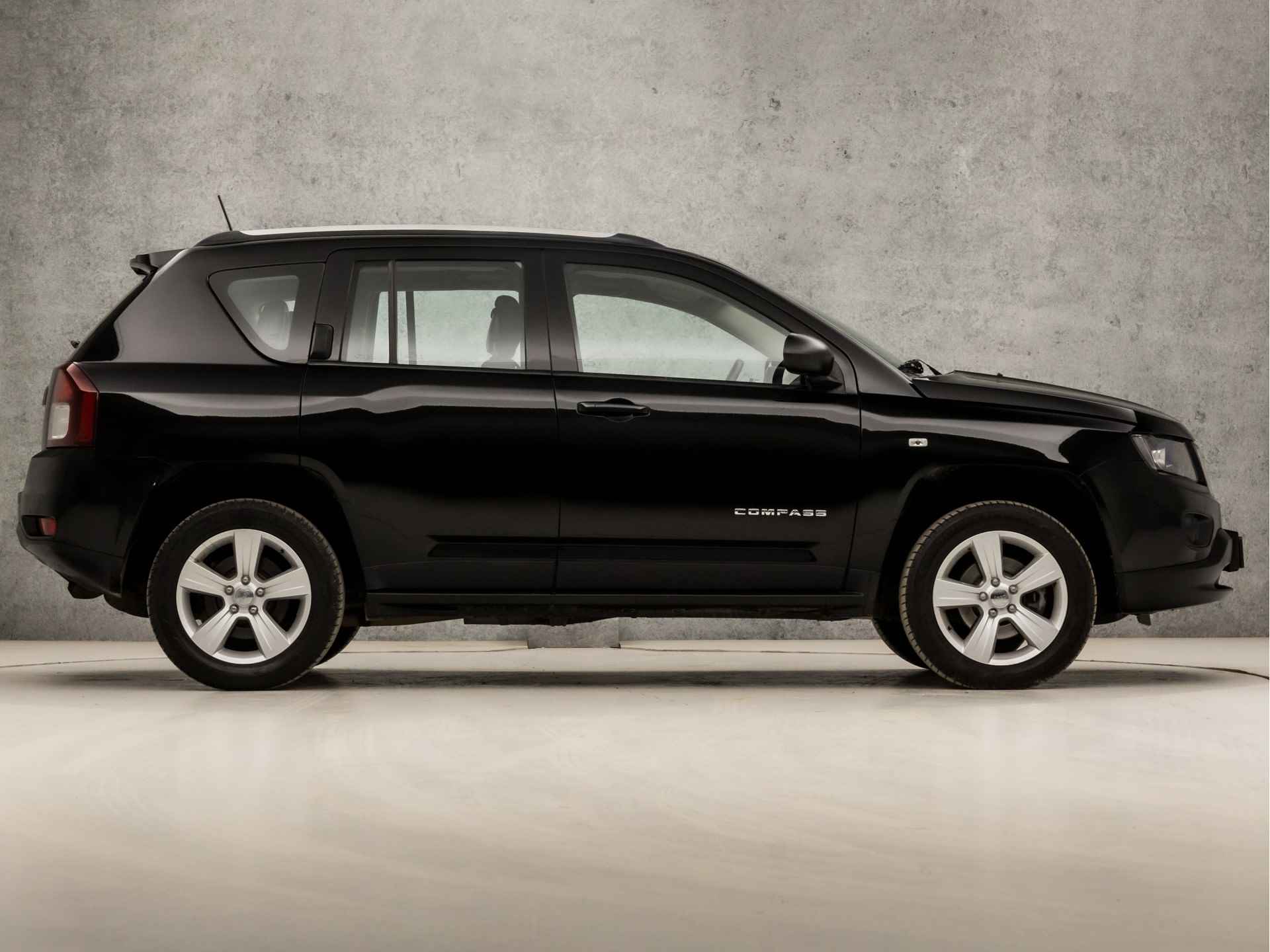 Jeep Compass 2.0 Sport 157Pk (RADIO, NAP, BLUETOOTH, CRUISE, AIRCO, XENON, ELEK PAKKET, ARMSTEUN, SPORTSTOELEN, LM VELGEN, STUURWIEL MULTIFUNCTIONEEL, NIEUWE APK, NIEUWSTAAT) - 4/30