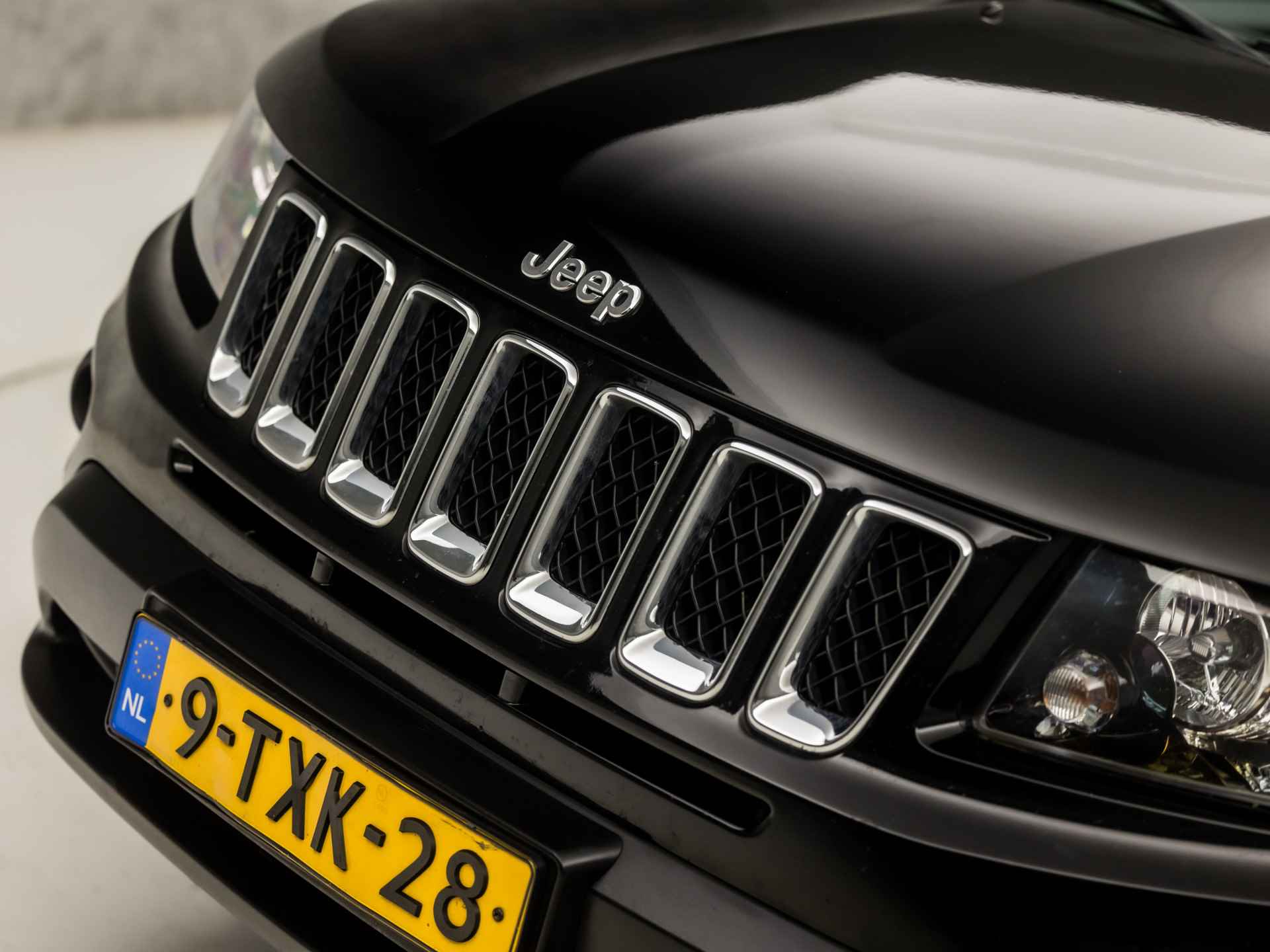 Jeep Compass 2.0 Sport 157Pk (RADIO, NAP, BLUETOOTH, CRUISE, AIRCO, XENON, ELEK PAKKET, ARMSTEUN, SPORTSTOELEN, LM VELGEN, STUURWIEL MULTIFUNCTIONEEL, NIEUWE APK, NIEUWSTAAT) - 26/30