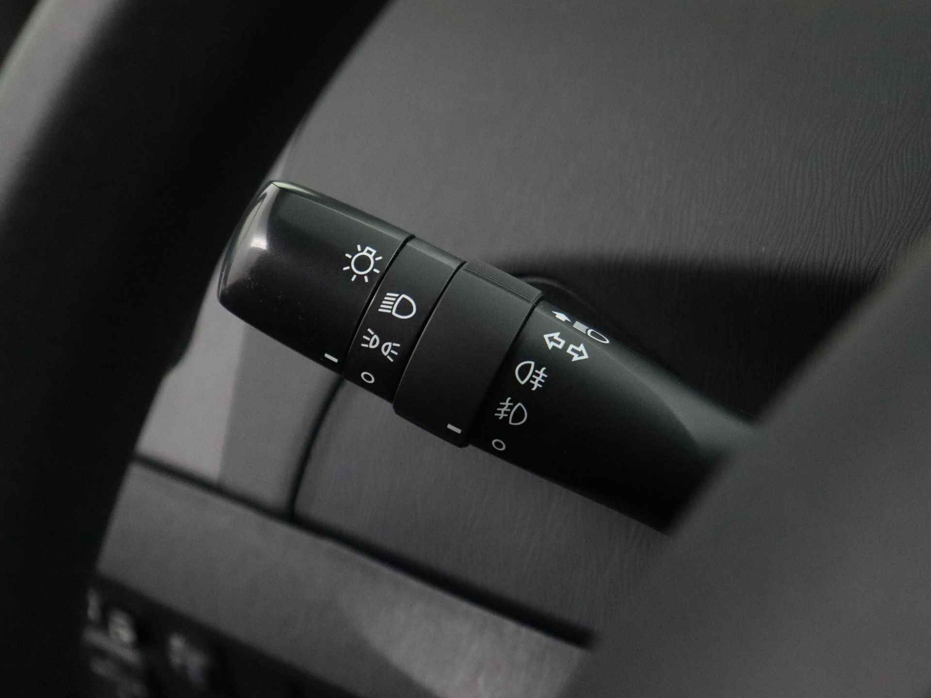 Toyota Prius 1.8 Comfort Edition | Dealeronderhouden | Navigatie | Achteruitrijcamera | - 23/40