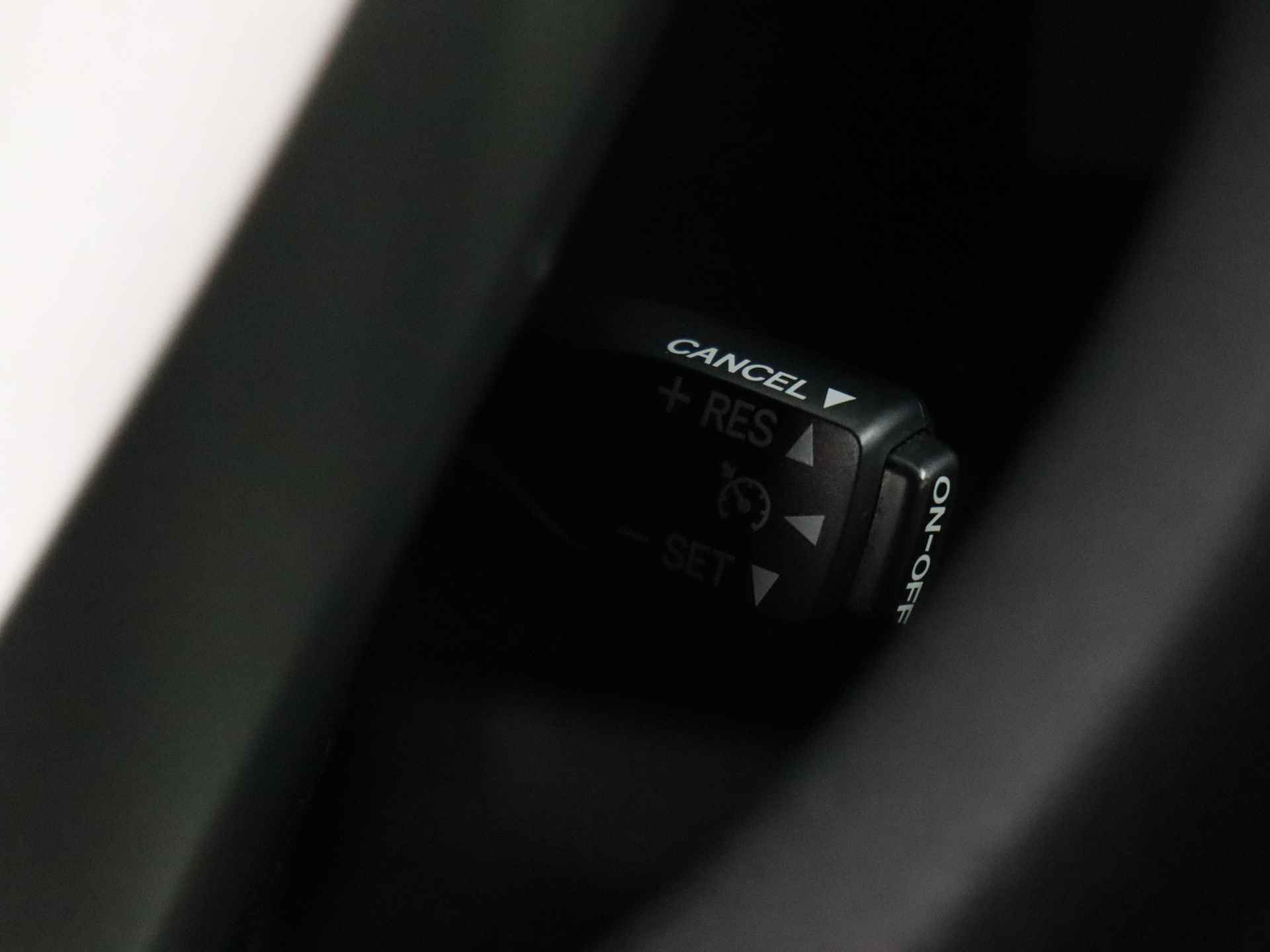 Toyota Prius 1.8 Comfort Edition | Dealeronderhouden | Navigatie | Achteruitrijcamera | - 25/40