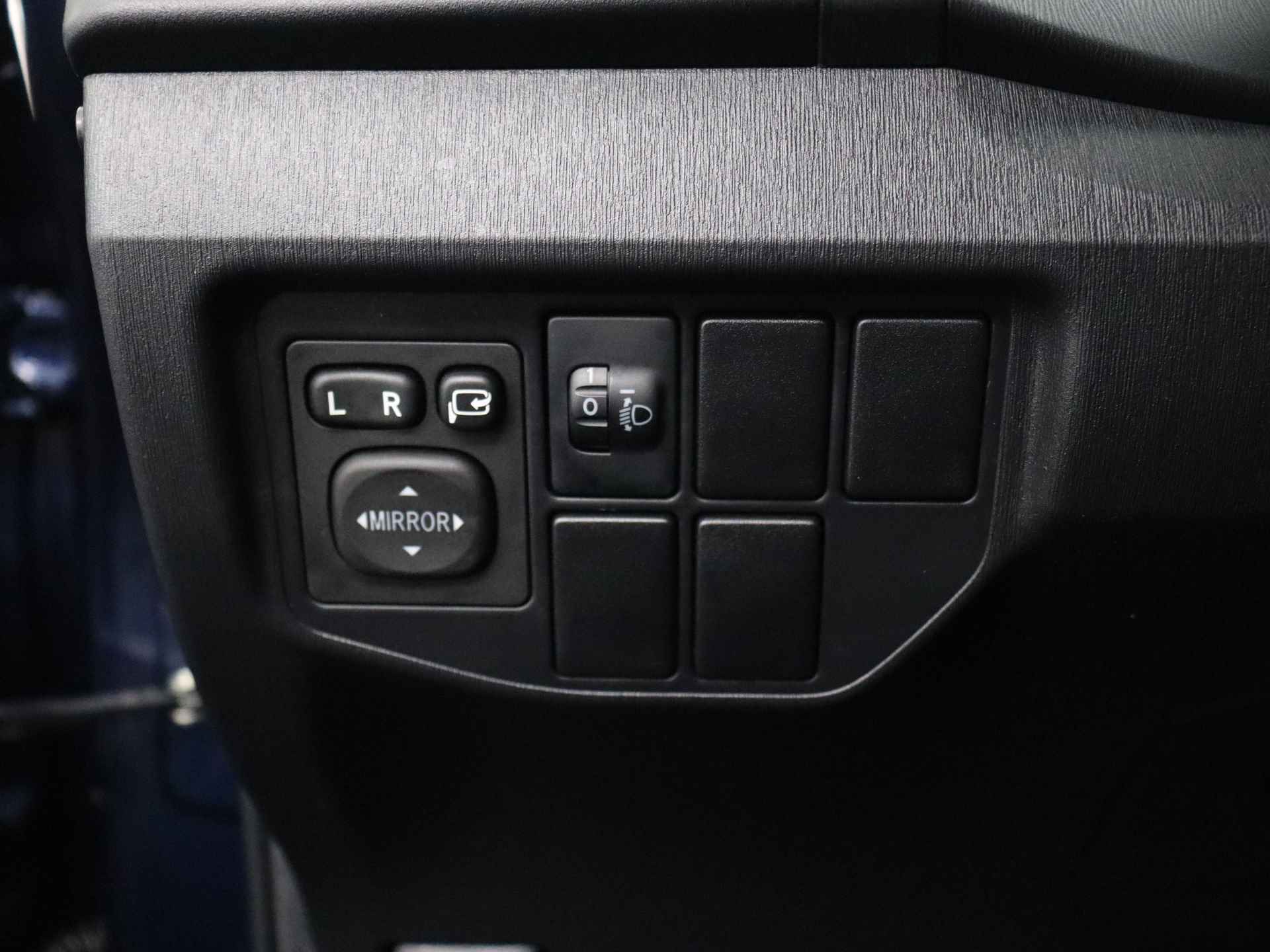 Toyota Prius 1.8 Comfort Edition | Dealeronderhouden | Navigatie | Achteruitrijcamera | - 33/40
