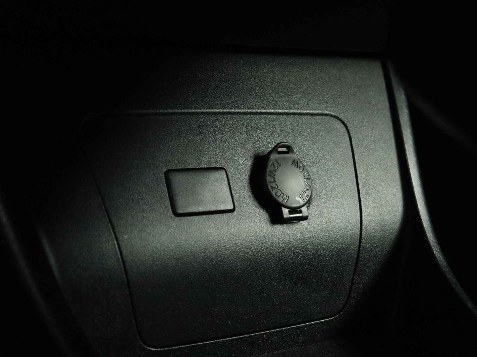 Toyota Prius 1.8 Comfort Edition | Dealeronderhouden | Navigatie | Achteruitrijcamera | - 34/40