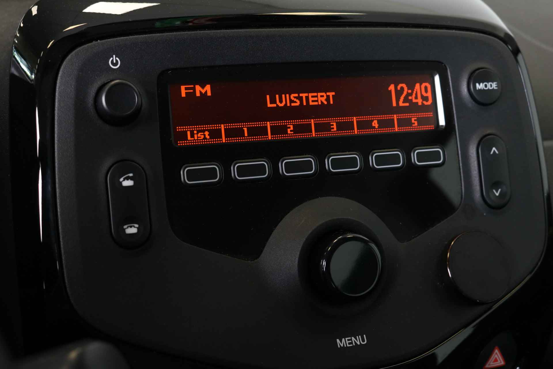 Citroën C1 1.0 VTi 72PK Feel | Airco | Bluetooth |  Lederen stuurwiel | lederen versnellingspook | Centrale vergrendeling | - 26/36
