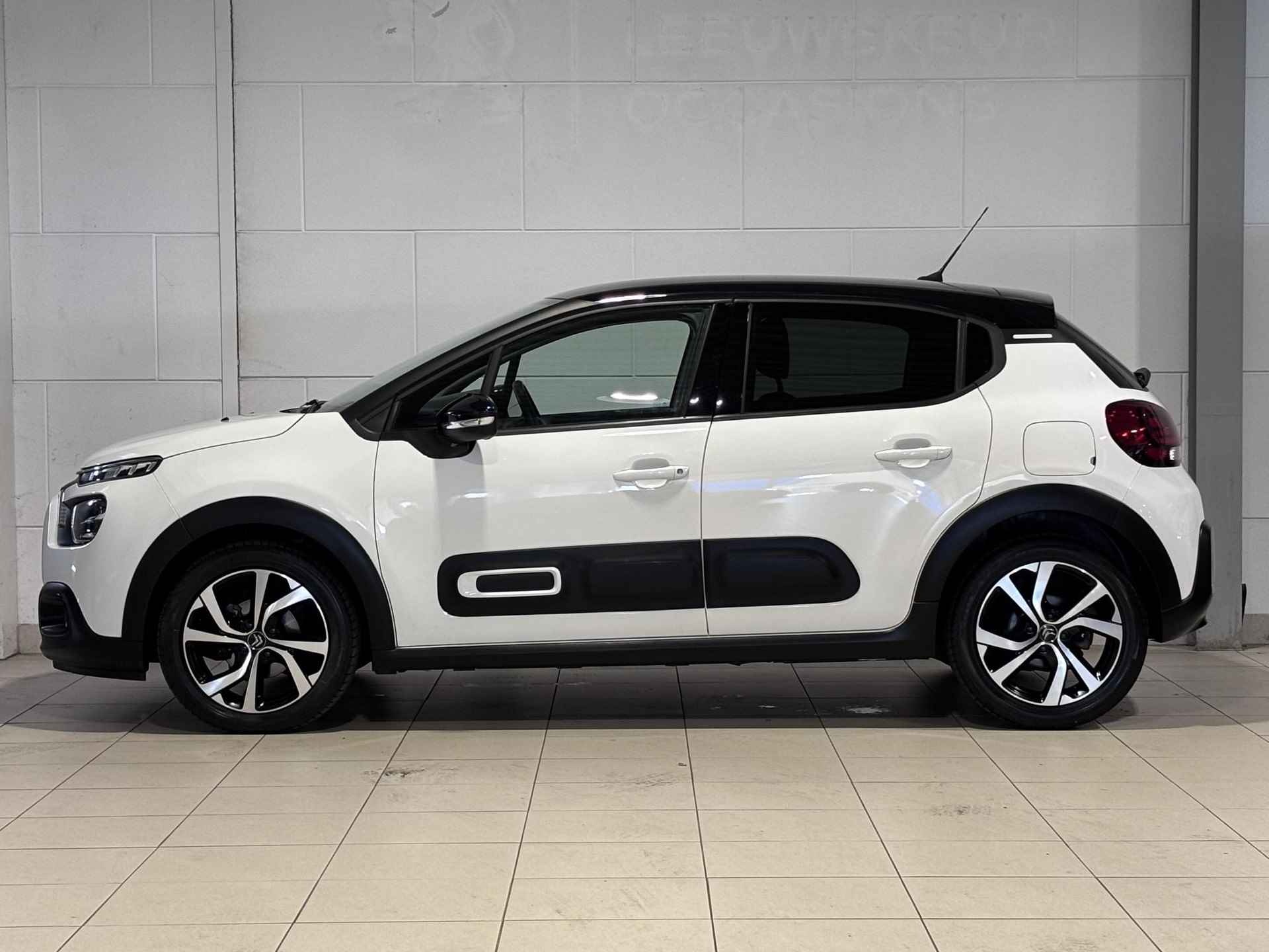 Citroën C3 5-deurs Shine Pack 1.2 PureTech 110pk EAT6 AUTOMAAT | NAVI | CAMERA | STOELVERW. | DAB+ | CLIMA | CRUISE CONTROL | 17" LM-VELGEN - 10/56