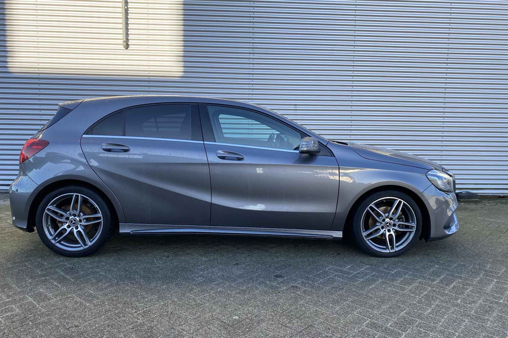 Mercedes-Benz A-klasse A 180 AMG Line | Ambition Pakket | Parkpilot | LED | Navigatie | Trekhaak | Zitcomfortpakket | Licht en Zichtpakket - 25/29