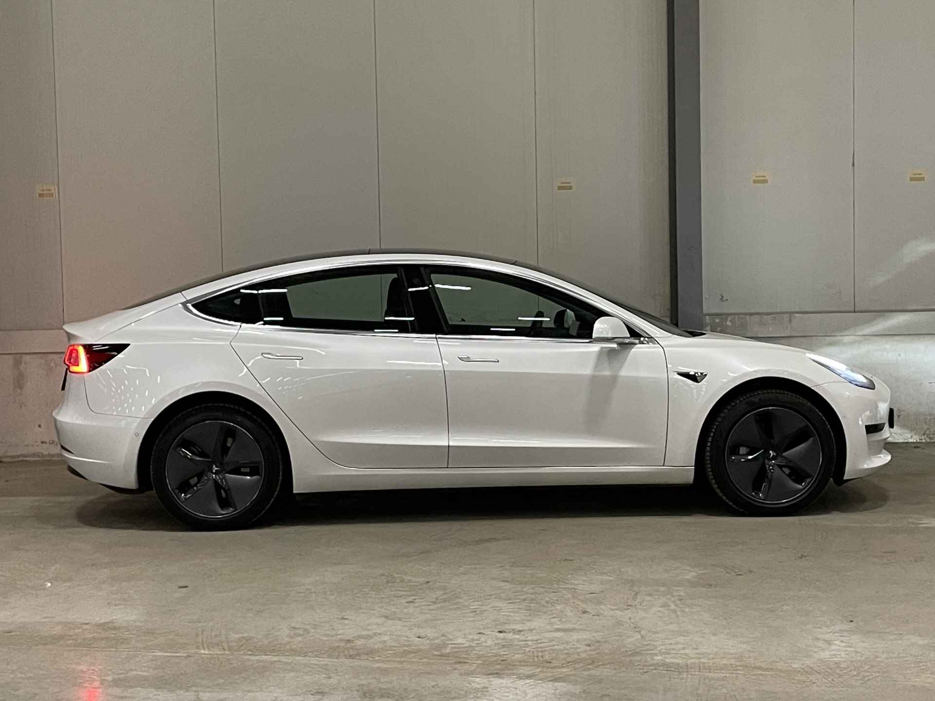 Tesla Model 3 Standard RWD Plus 60 kWh | Autopilot | Panoramadak | Lederen bekleding | Camera | 18"LM Velgen | - 4/43