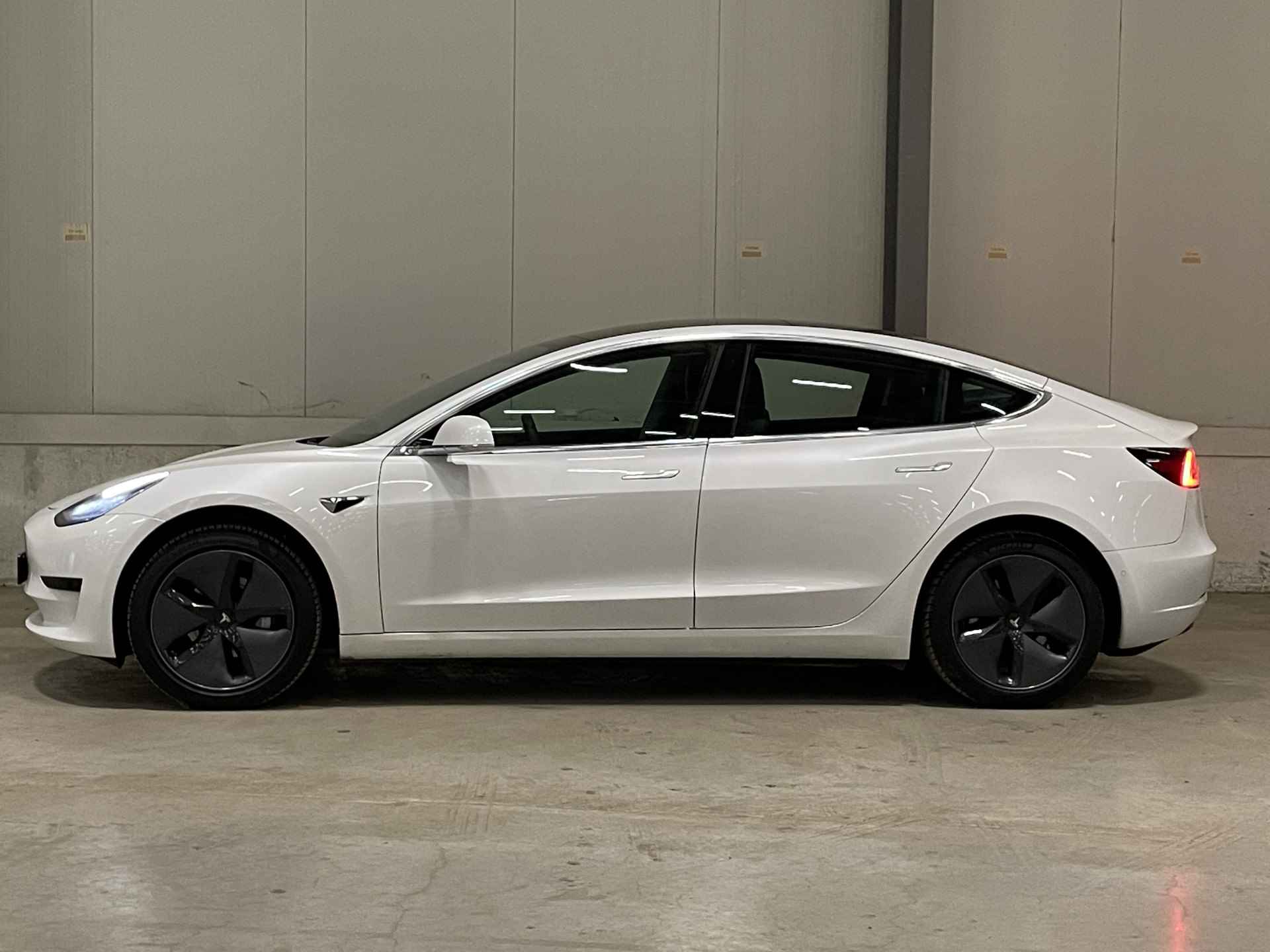 Tesla Model 3 Standard RWD Plus 60 kWh | Autopilot | Panoramadak | Lederen bekleding | Camera | 18"LM Velgen | - 21/43