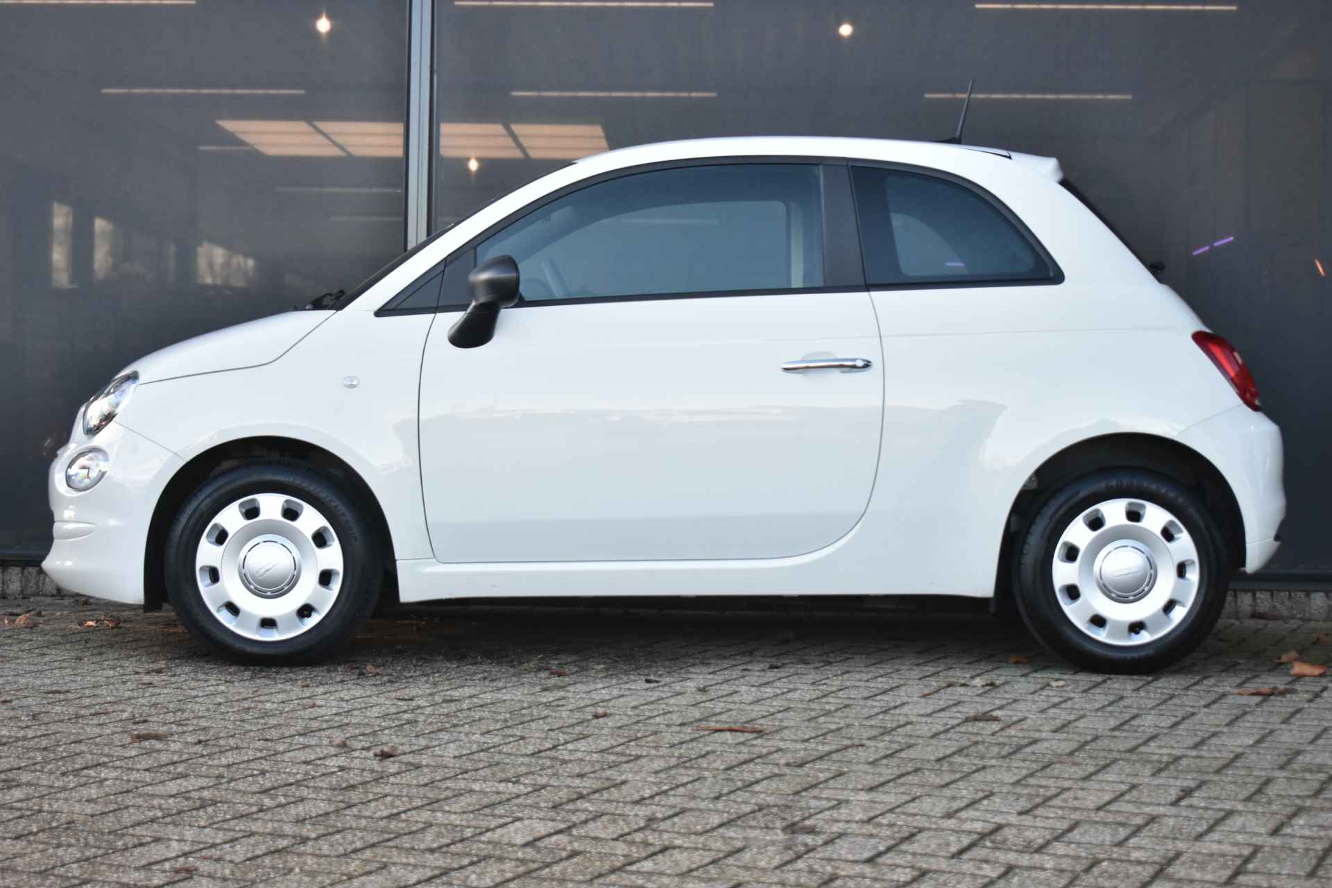 Fiat 500 1.0 Hybrid | Navigatie by App | Nieuwstaat! | Cruise Control | Airco | Apple Carplay | Android Auto | Bluetooth-Telefoonverbindi - 4/38