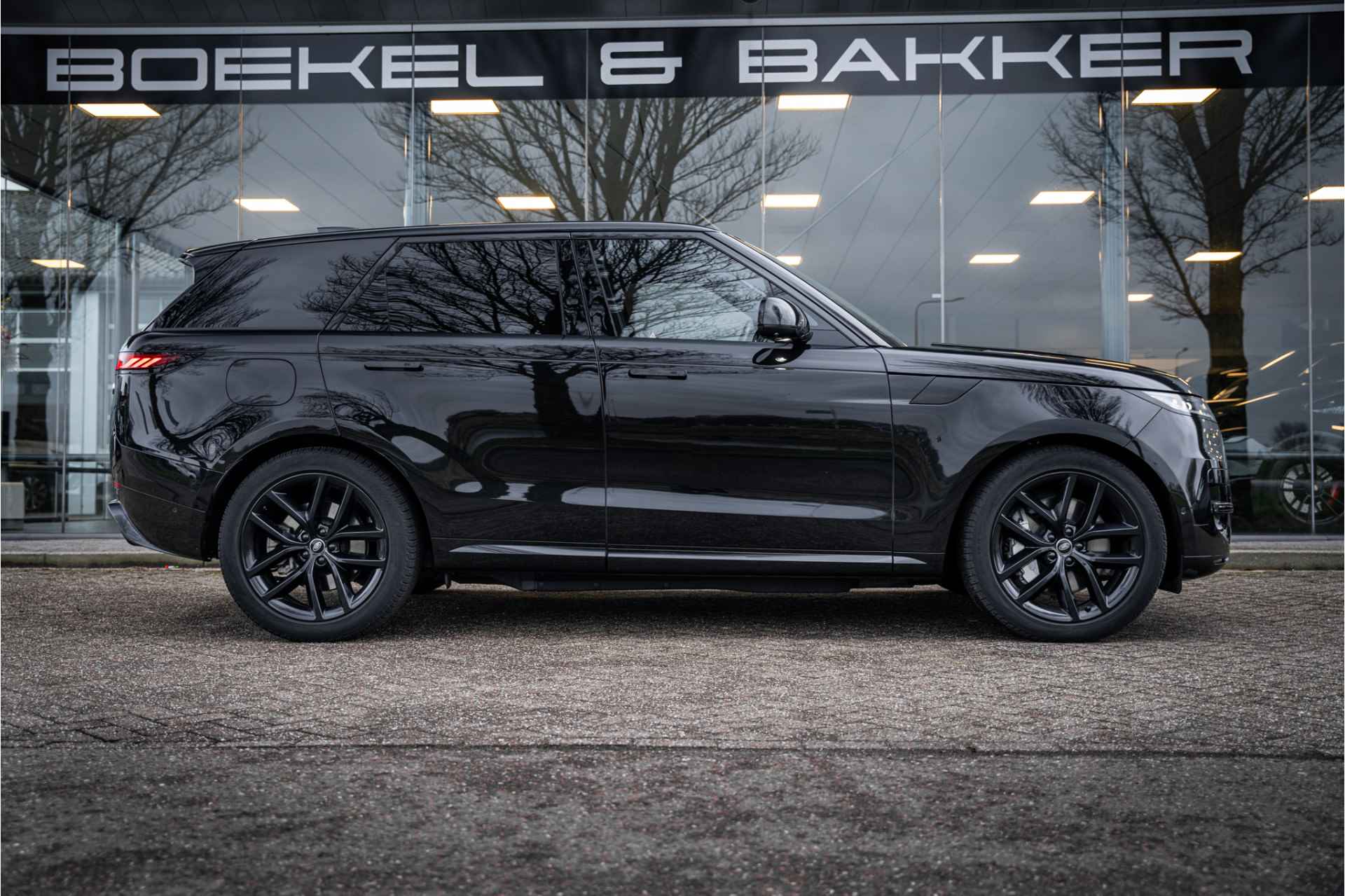 Land Rover Range Rover Sport P440e SE - Panodak - 22inch - SV Bespoke - Trekhaak - 35/80