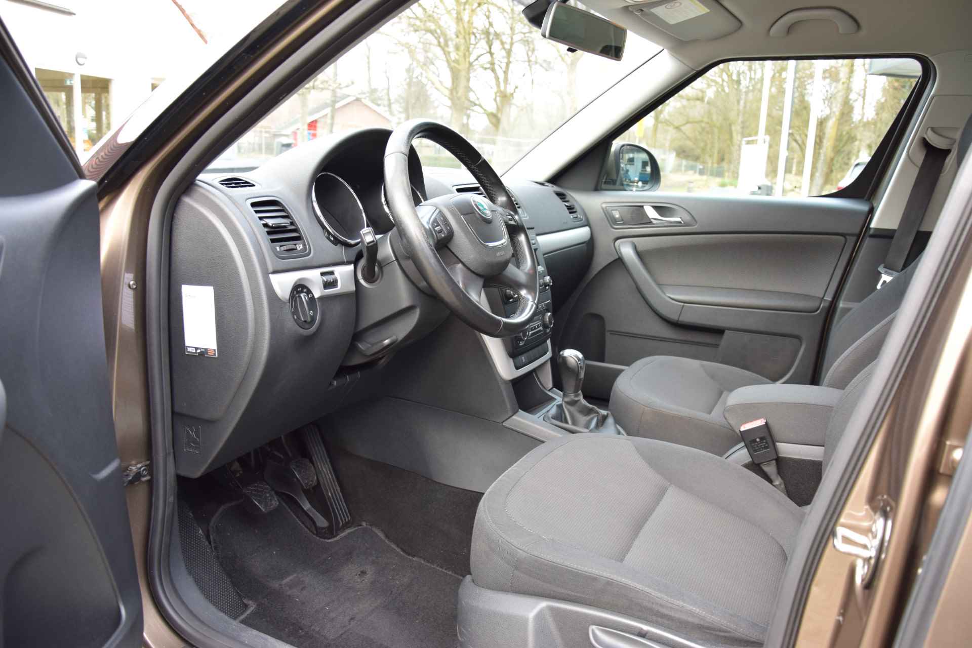 Škoda Yeti 1.2 TSI Ambition | Org. NL | BOVAG Garantie | Trekhaak | Cruise Control | Climate Control | All Season Banden | 16'' Velgen | Multifunctioneel Stuurwiel | - 9/34