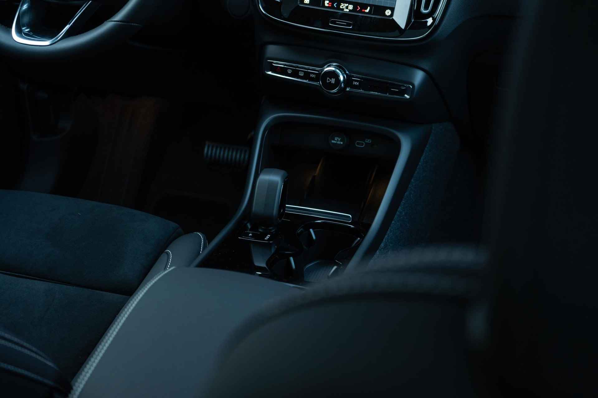 Volvo C40 Single Motor Extended Range Ultimate | Google | Warmtepomp | Adaptieve Cruise | Stoel-/Stuurverwarming | 360 Camera | Elek. Achterklep | Getint Glas | 20" LM - 11/22