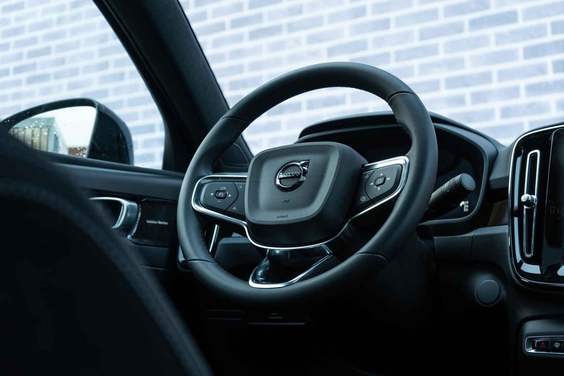 Volvo C40 Single Motor Extended Range Ultimate | Google | Warmtepomp | Adaptieve Cruise | Stoel-/Stuurverwarming | 360 Camera | Elek. Achterklep | Getint Glas | 20" LM - 19/22