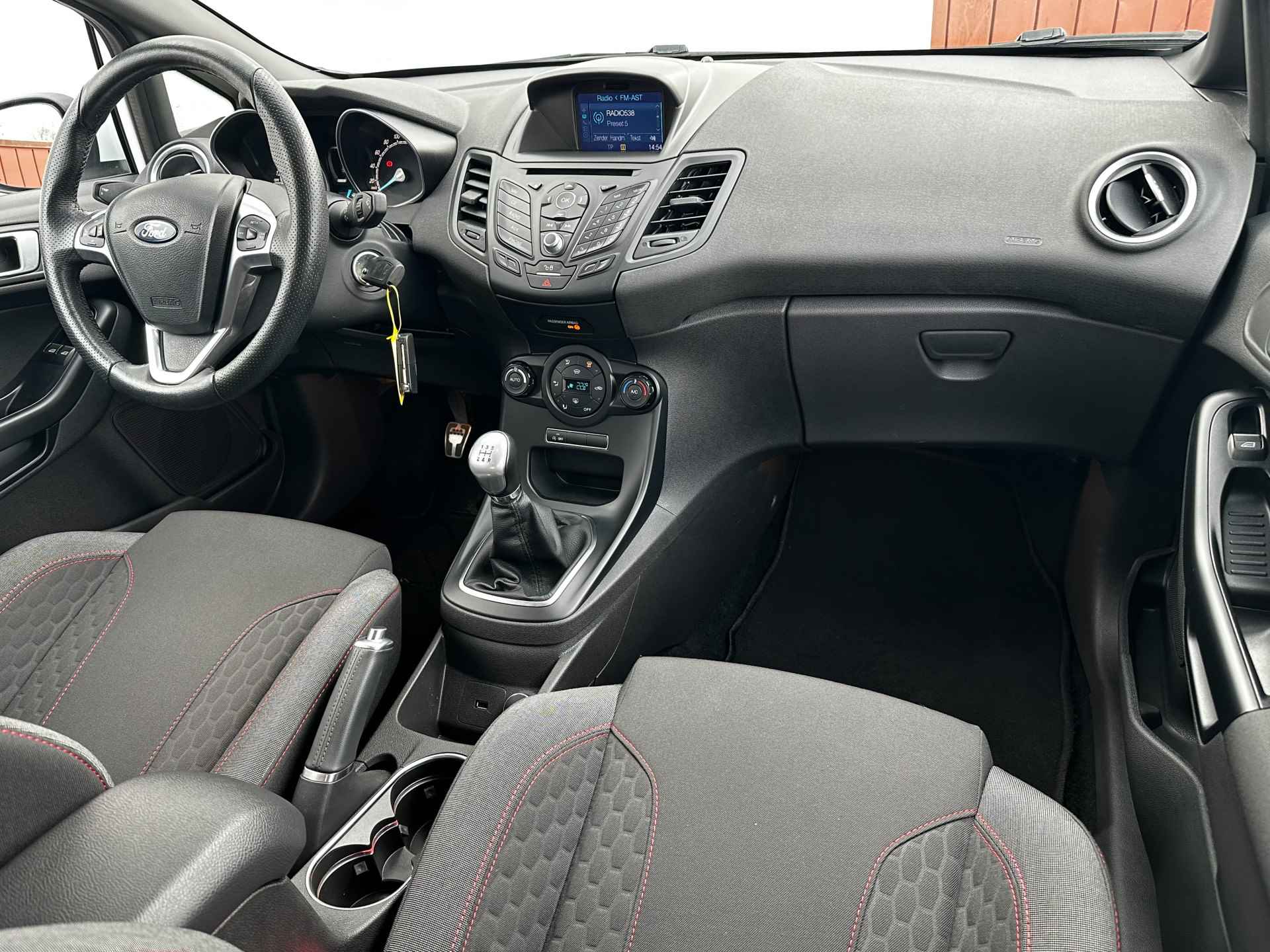 Ford Fiesta 1.0 EcoBoost ST Line | 17'' LM Velgen | Privacy Glass | Navigatie | Climate Control | Dealer onderhouden | - 6/27