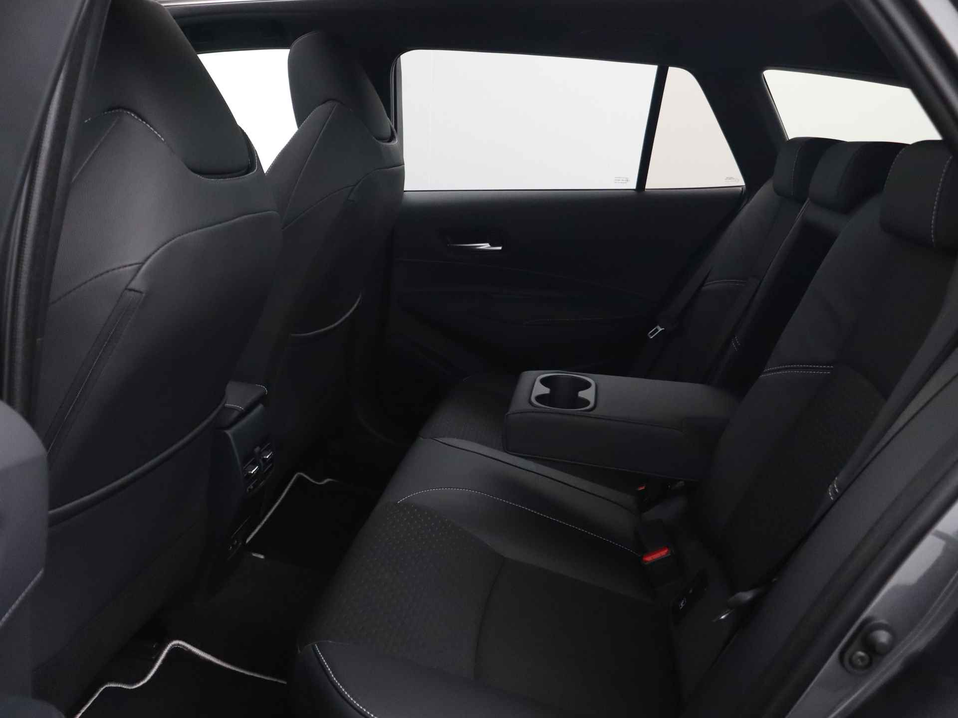 Toyota Corolla Touring Sports 1.8 Hybrid Executive | DEMO | Panoramadak | Navigatie | JBL | - 16/39