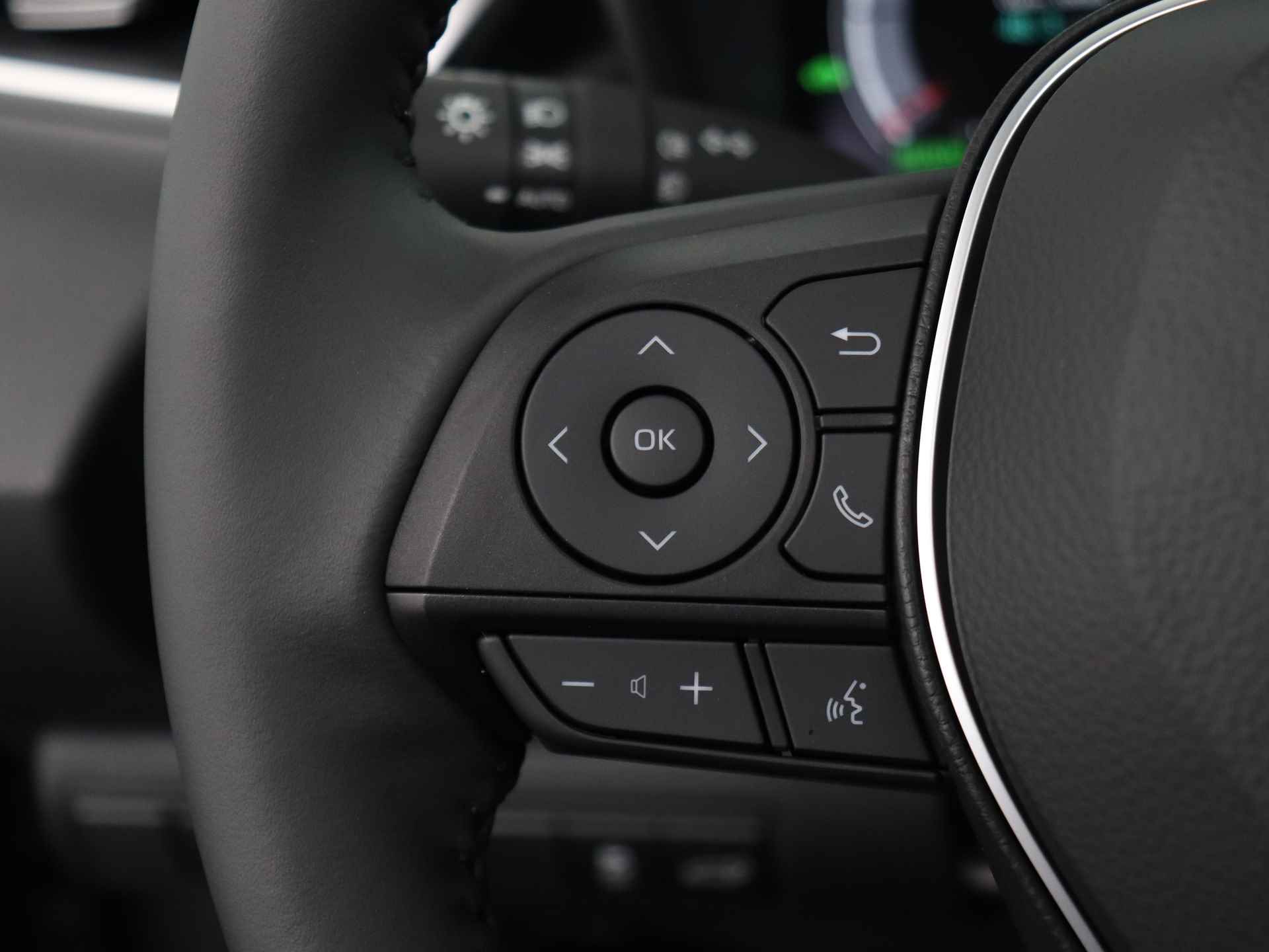 Toyota Corolla Touring Sports 1.8 Hybrid Executive | DEMO | Panoramadak | Navigatie | JBL | - 17/39