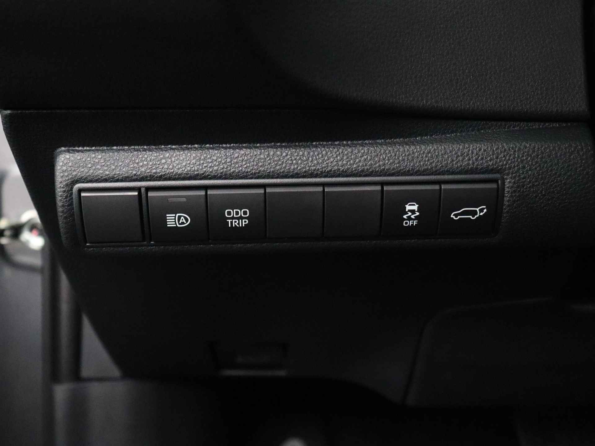 Toyota Corolla Touring Sports 1.8 Hybrid Executive | DEMO | Panoramadak | Navigatie | JBL | - 28/39