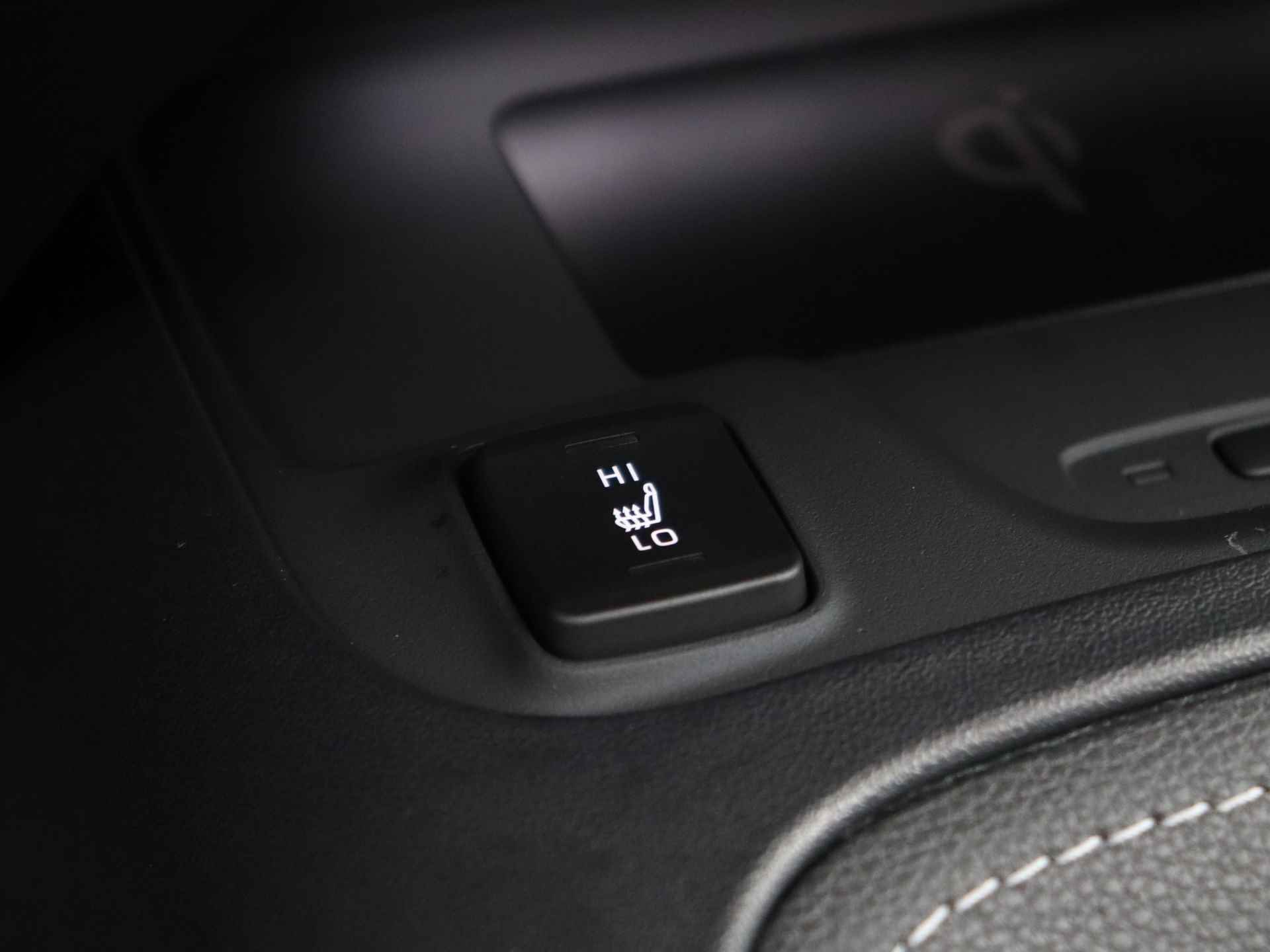 Toyota Corolla Touring Sports 1.8 Hybrid Executive | DEMO | Panoramadak | Navigatie | JBL | - 29/39