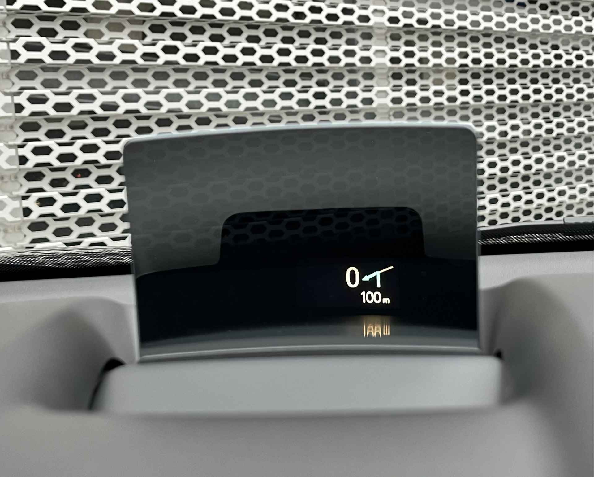 Citroën C3 Aircross 1.2 PureTech Shine Pack | Head up Display | Navigatie | Panoramadak - 16/18