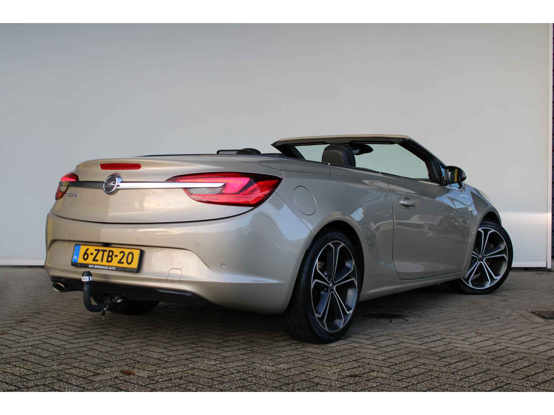 Opel Cascada 1.4 Turbo ecoFLEX Cosmo - 6/34