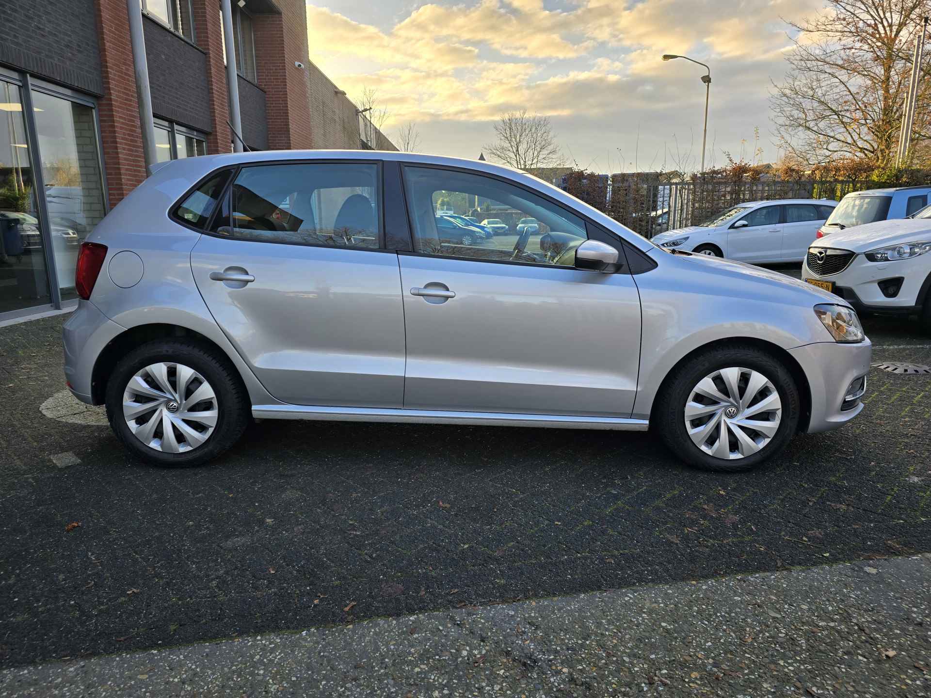 Volkswagen Polo 1.0 TSI Highline,pdc v+a,1 jaar garantie - 9/24