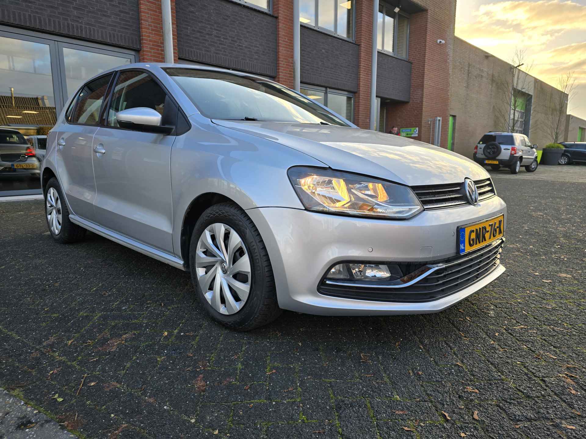 Volkswagen Polo 1.0 TSI Highline,pdc v+a,1 jaar garantie - 18/24