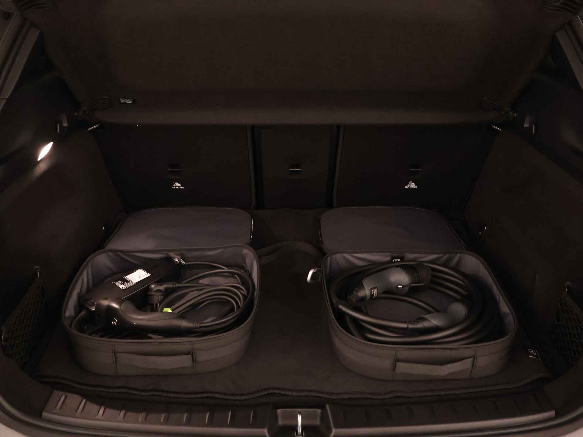 Mercedes-Benz EQA 250+ Business Line 71 kWh | Parkeerpakket met 360°-camera | GUARD 360° Voertuigbescherming Plus | EASY PACK achterklep | Extra USB-poorten | Dodehoekassistent | Sfeerverlichting | Verwarmde stoelen vooraan | - 33/36